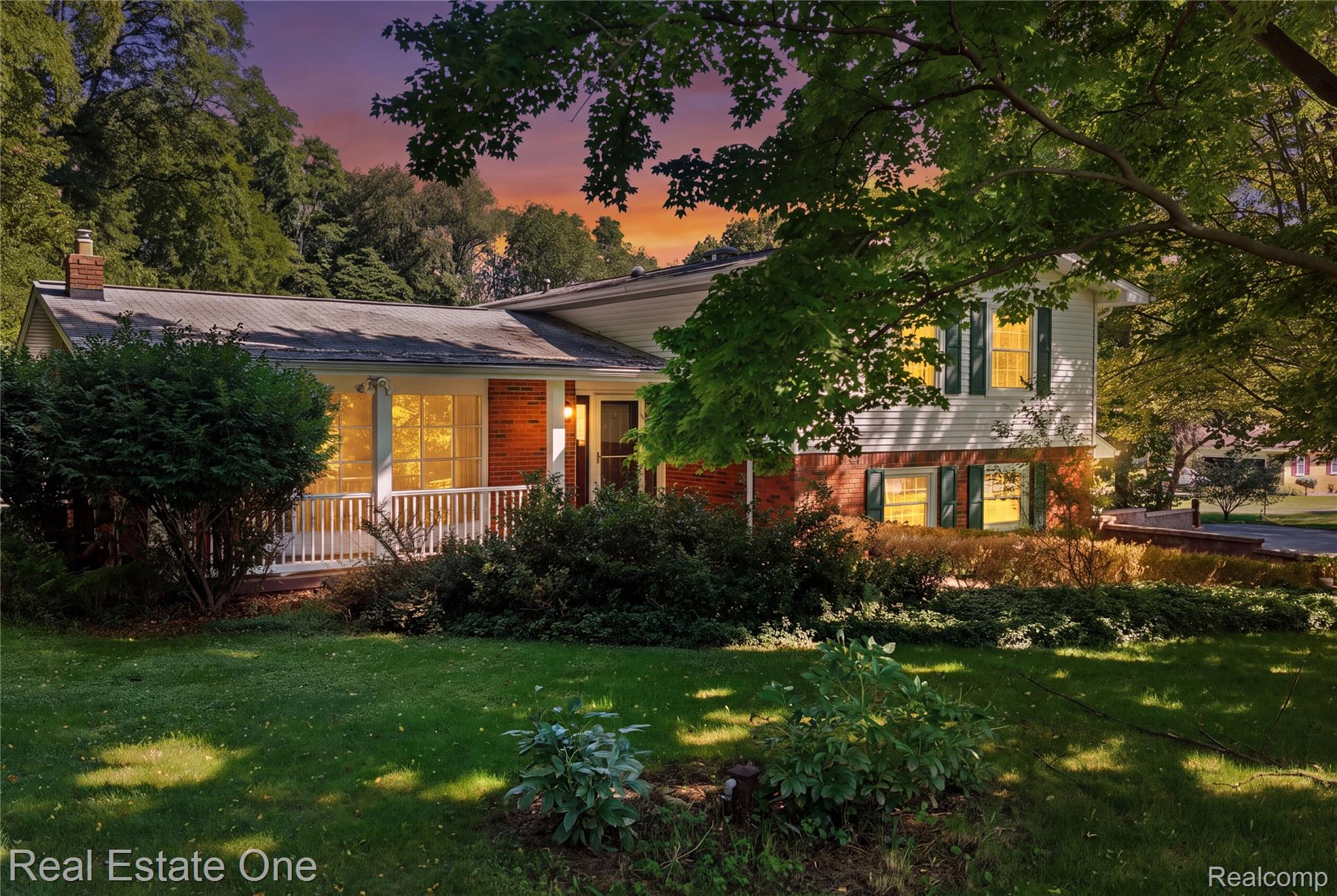 11075 Shadywood Drive Property Photo 1