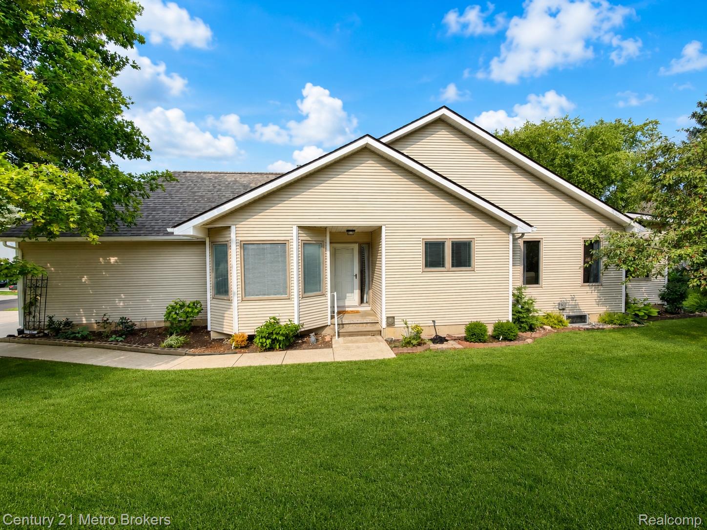 9409 Linda Drive Property Photo 1