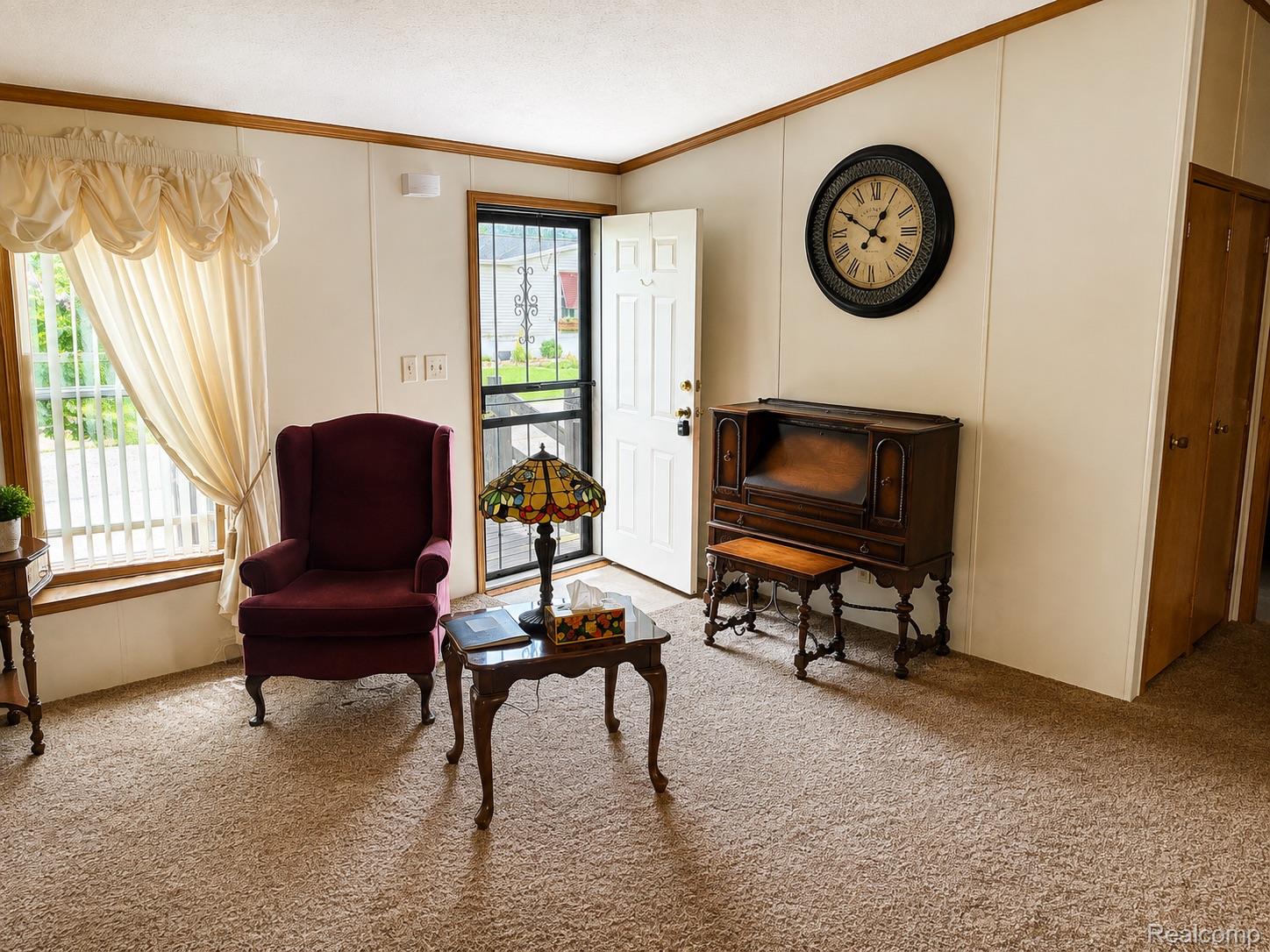 368 Pretty Lane Property Photo 4