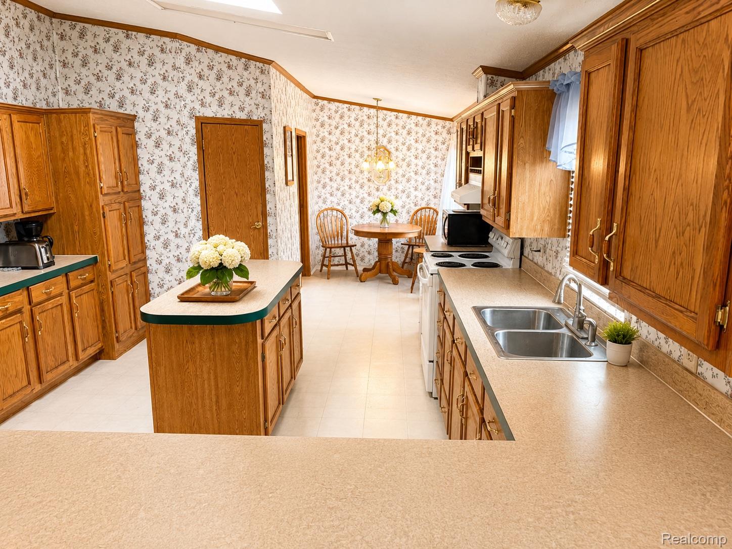 368 Pretty Lane Property Photo 6