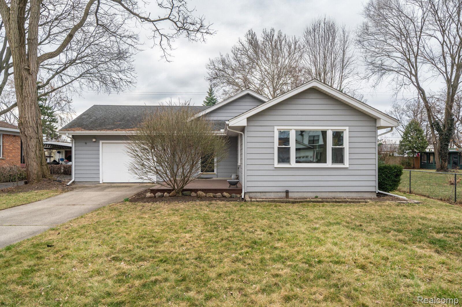 526 MIDLAND Boulevard Property Photo 1