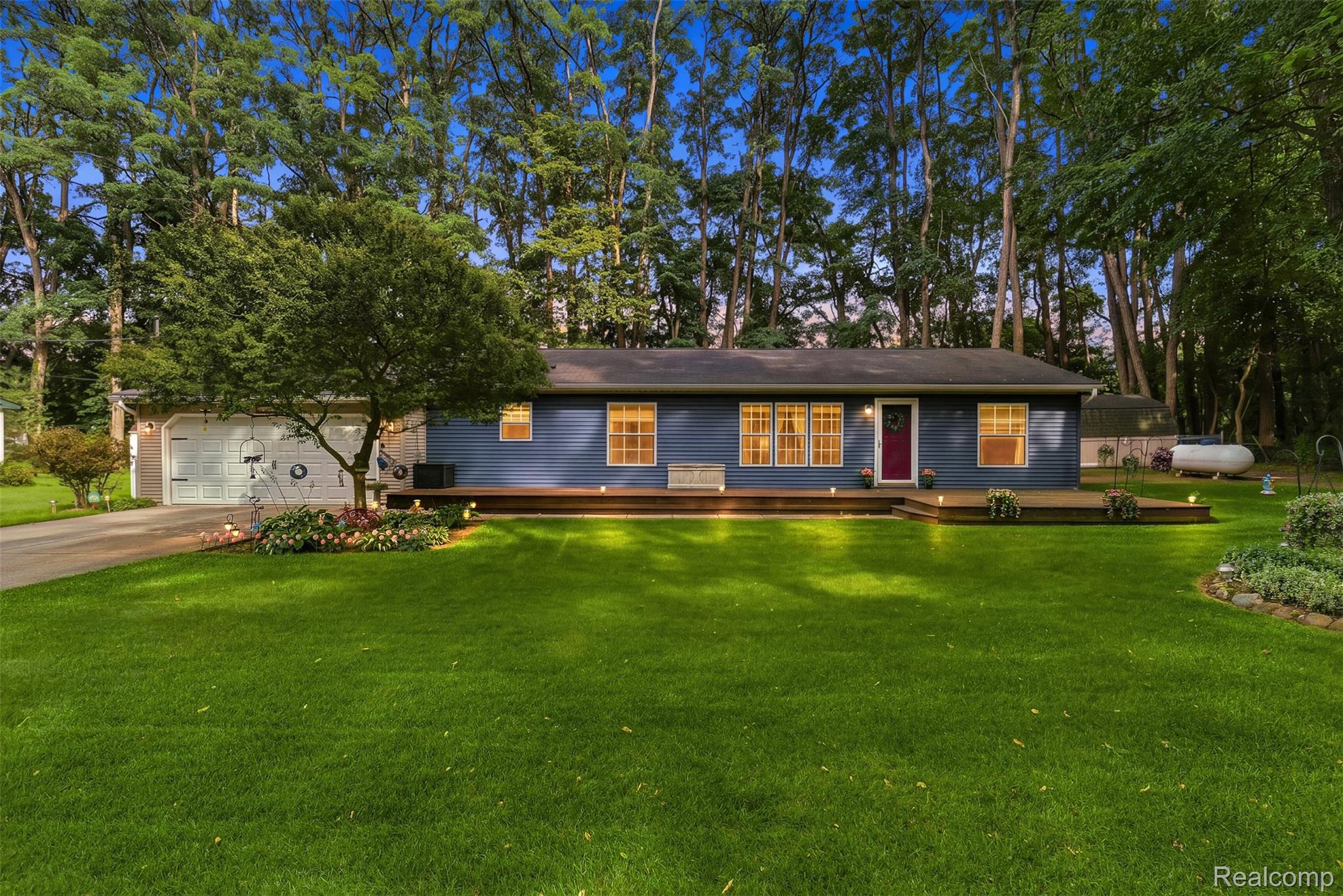 15231 Shiawassee Drive Property Photo 1