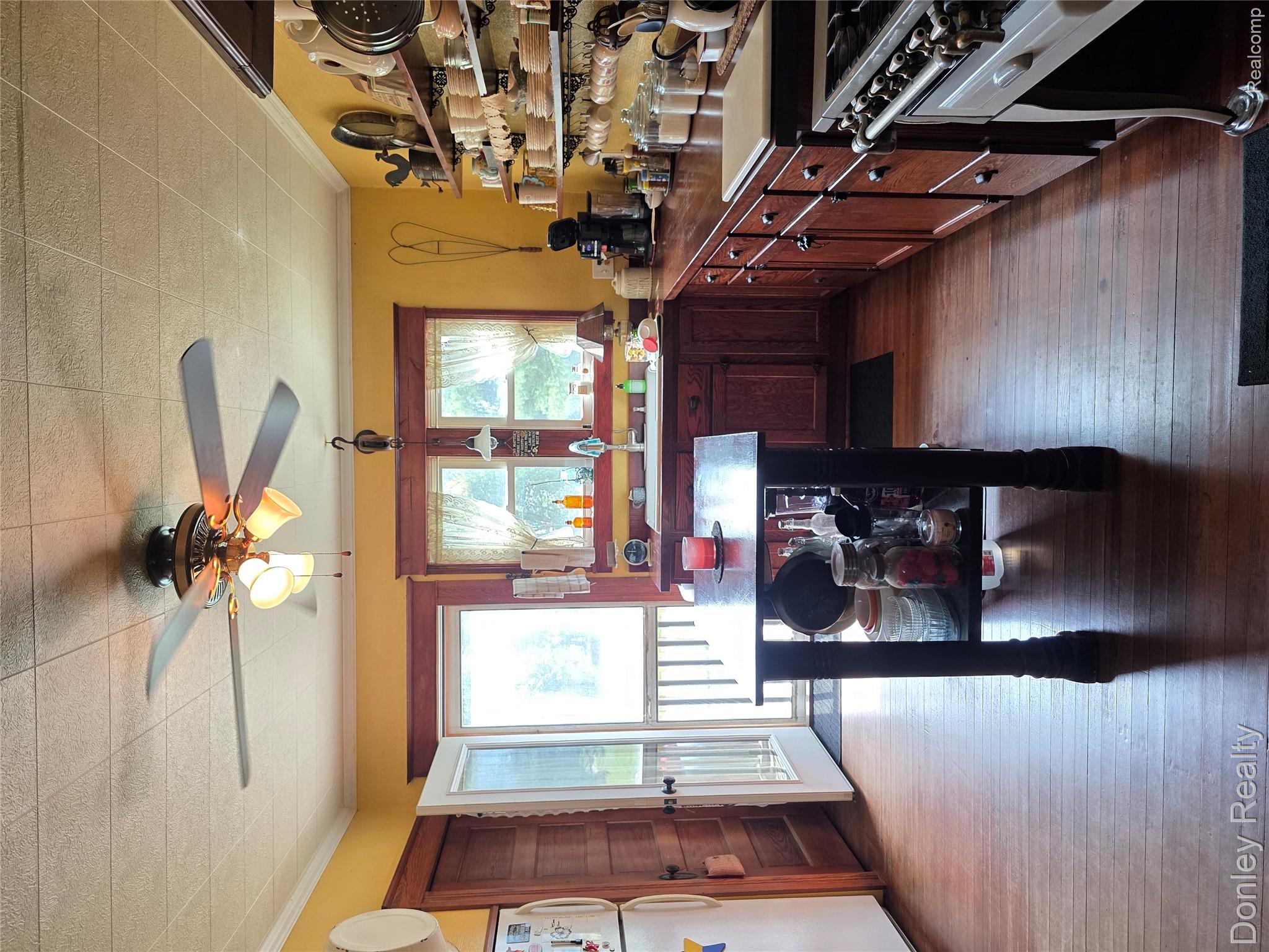 3815 Gosline Road Property Photo 2