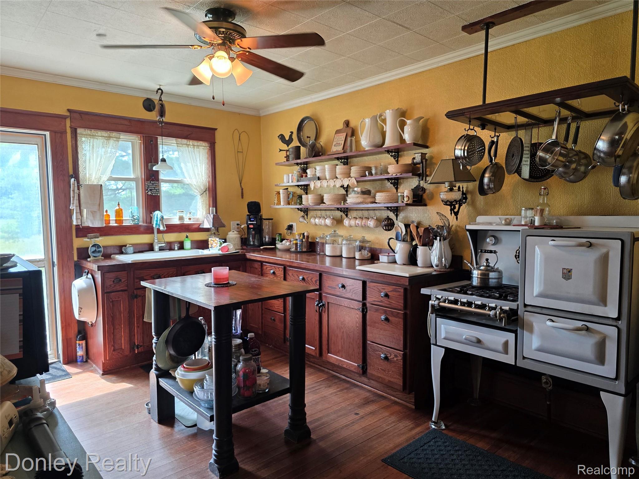 3815 Gosline Road Property Photo 4
