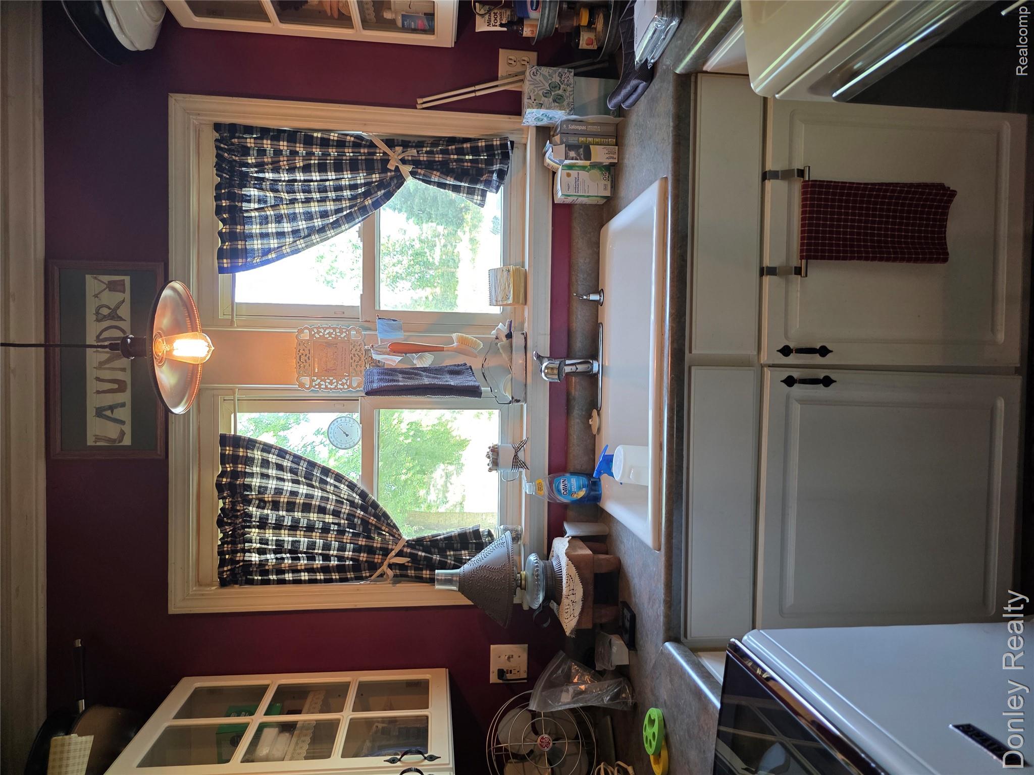 3815 Gosline Road Property Photo 8