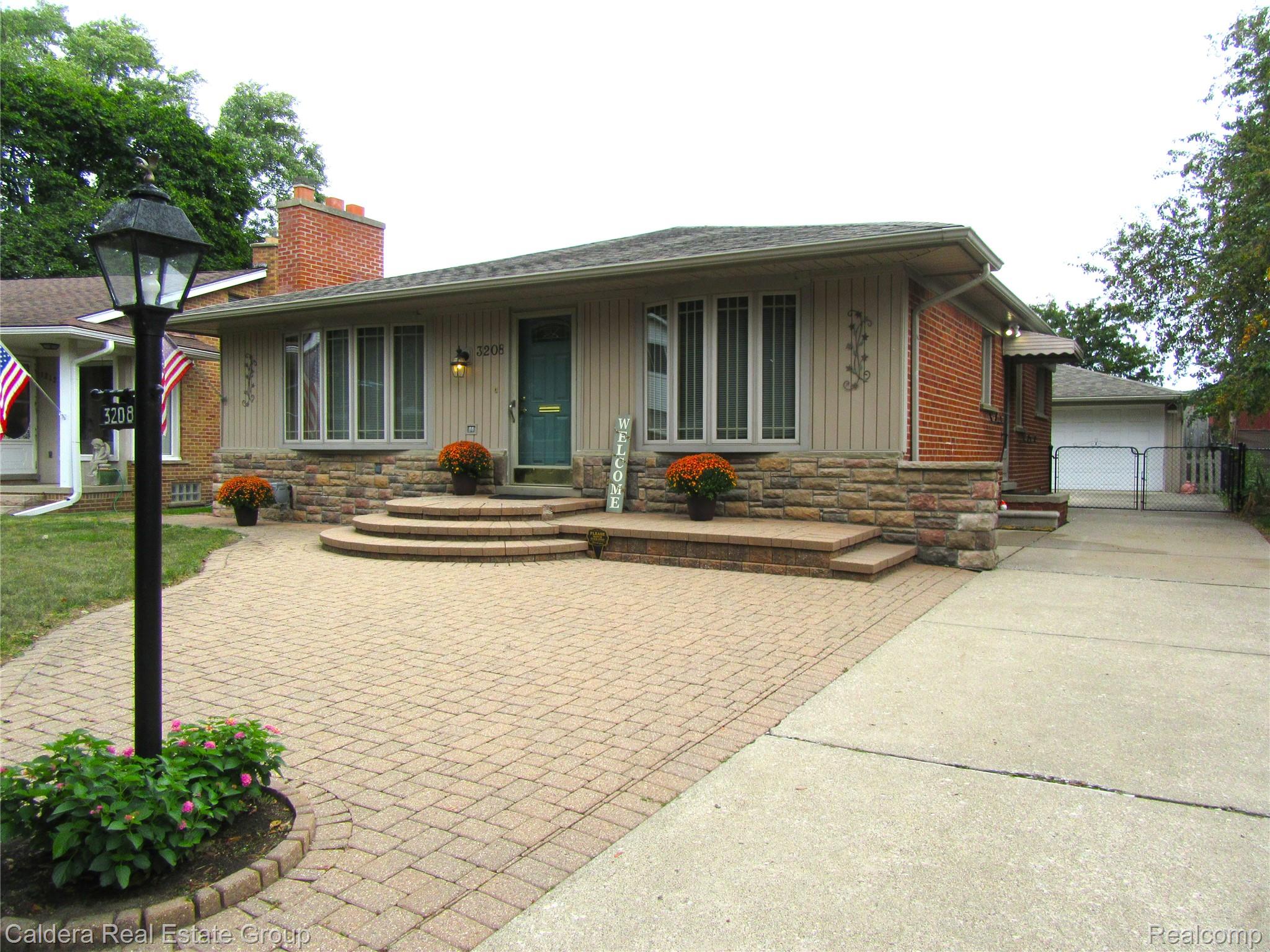 3208 Glenview Avenue Property Photo 2