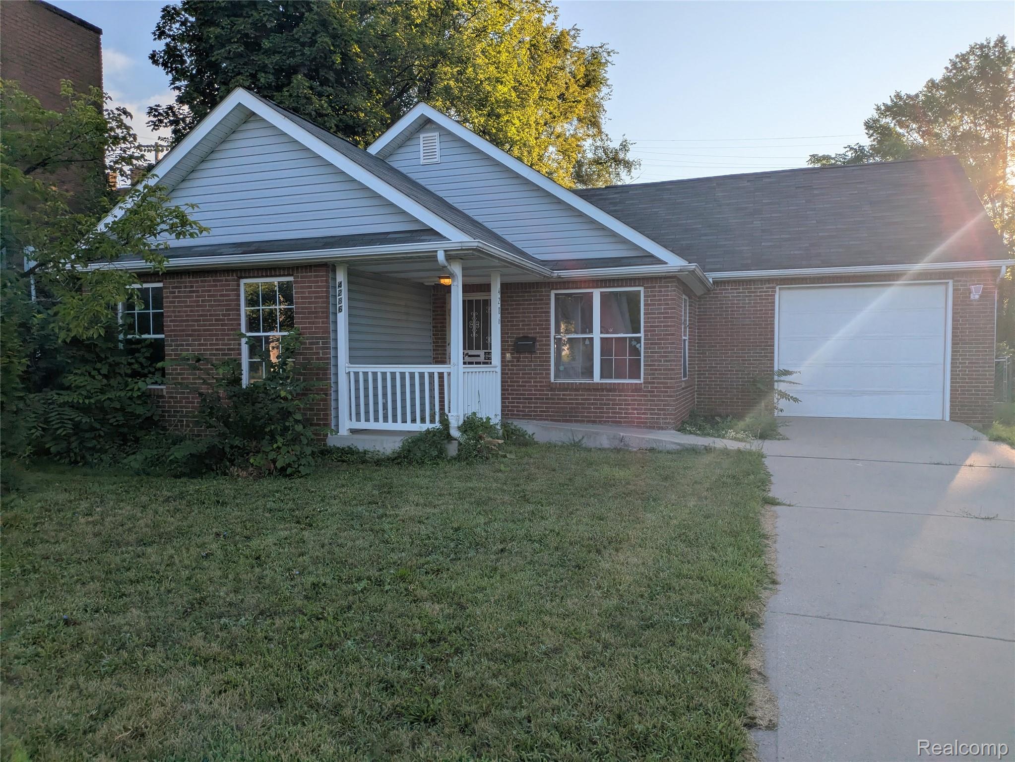 4286 16th Street Property Photo 1