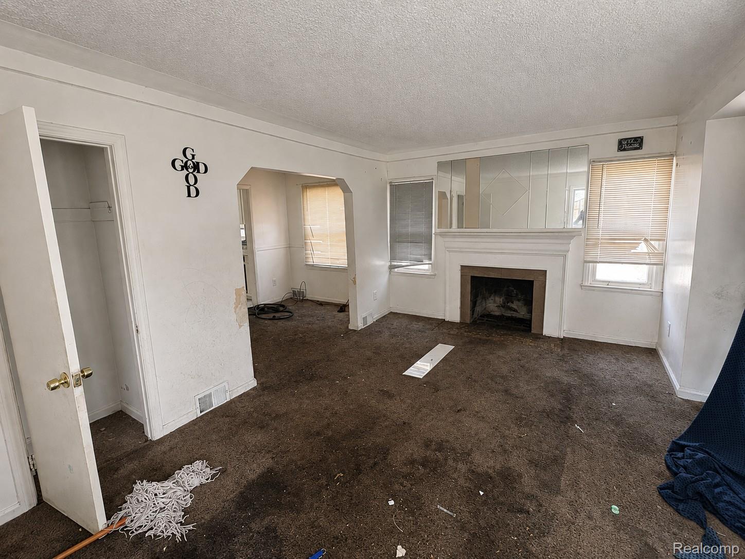17655 Sunderland Road Property Photo 5
