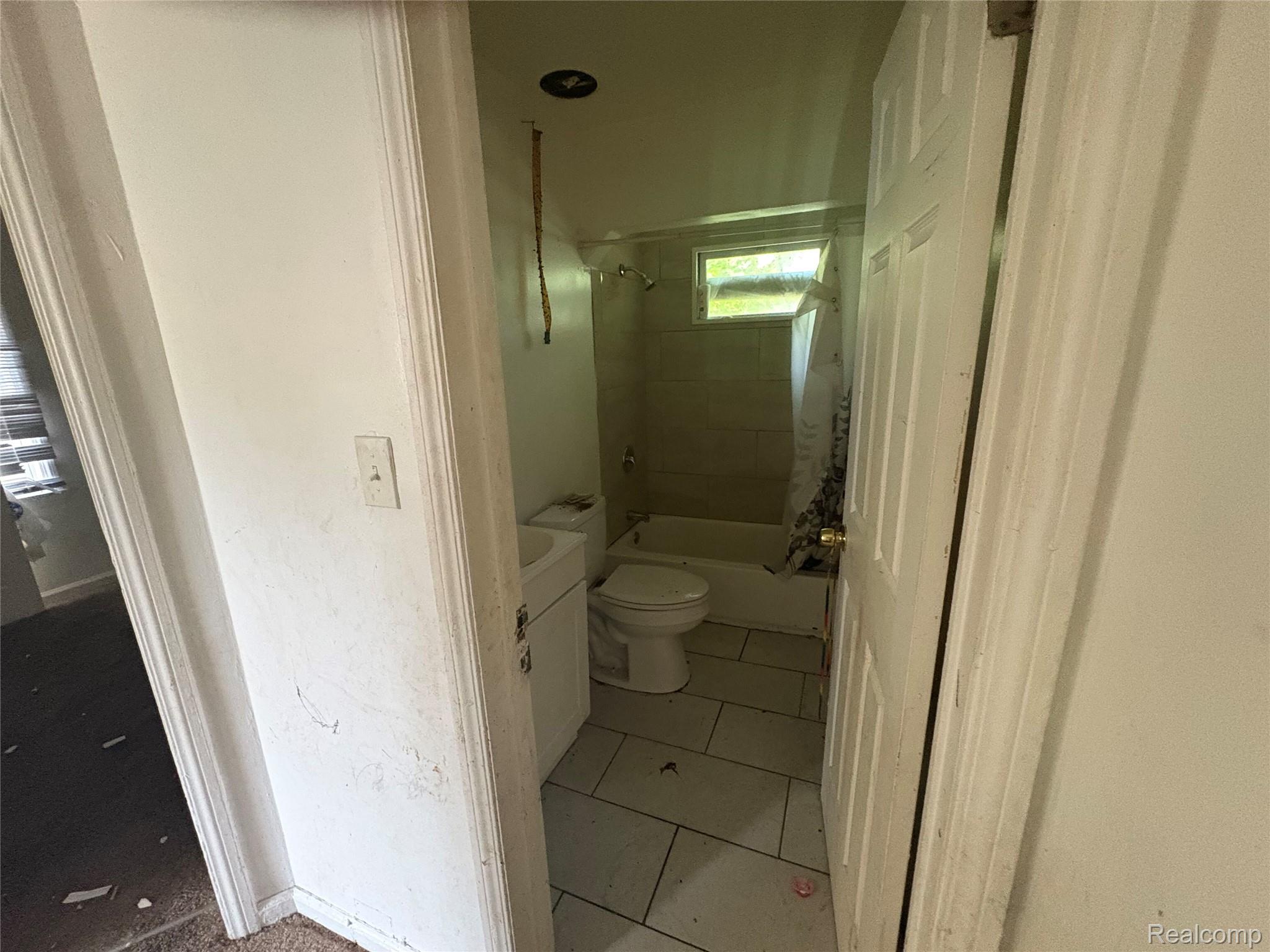 17655 Sunderland Road Property Photo 9