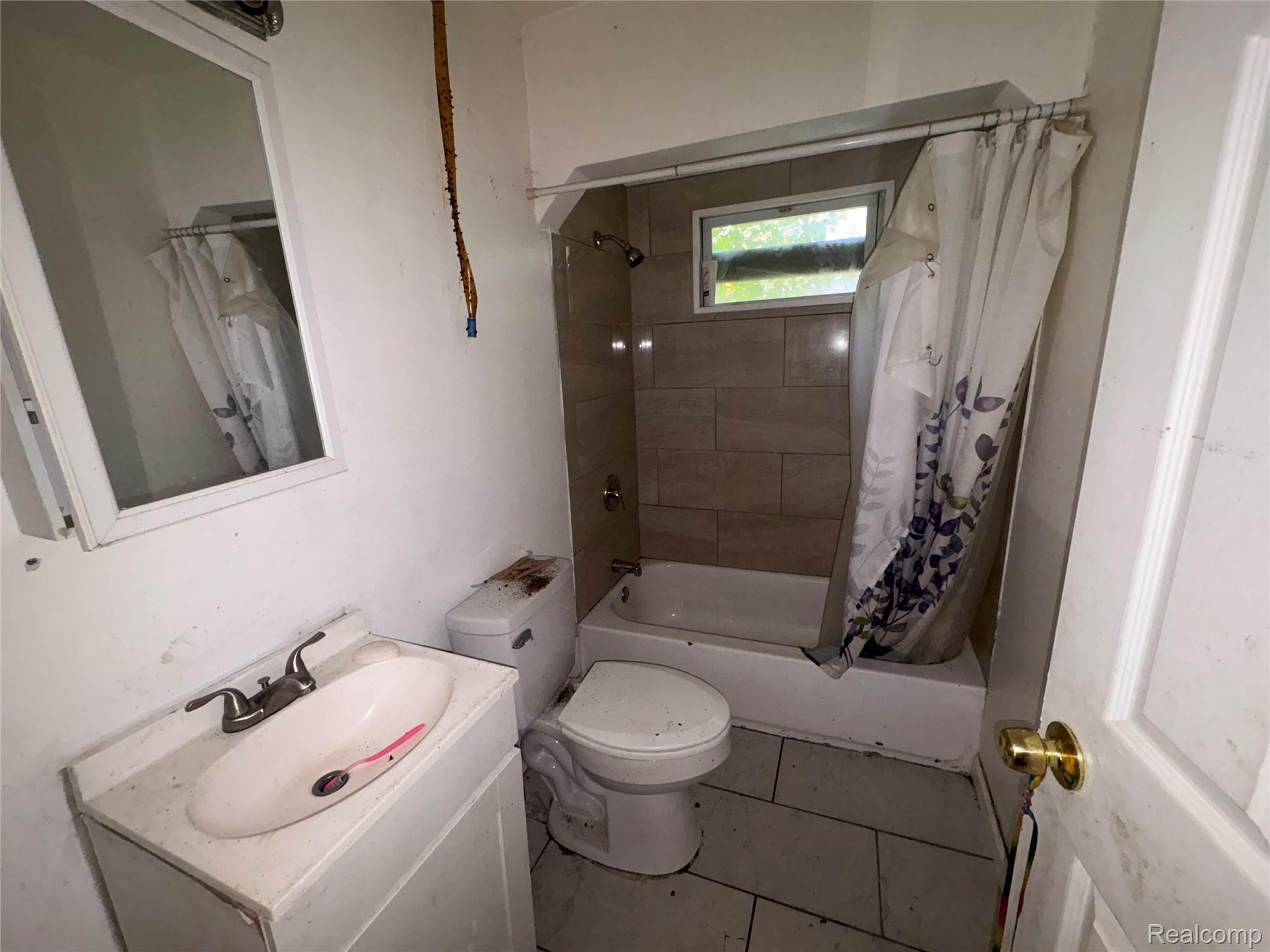 17655 Sunderland Road Property Photo 10