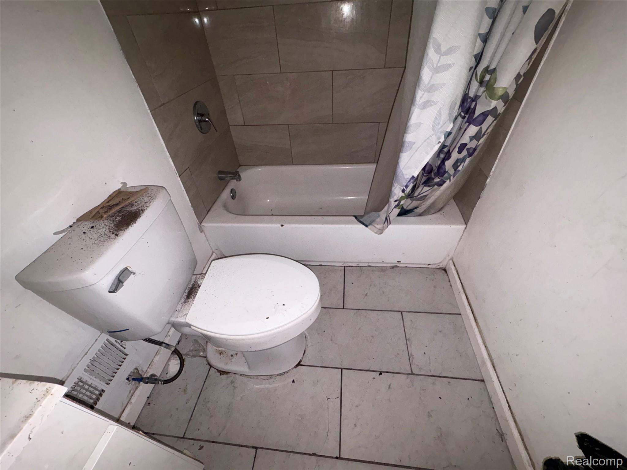17655 Sunderland Road Property Photo 11
