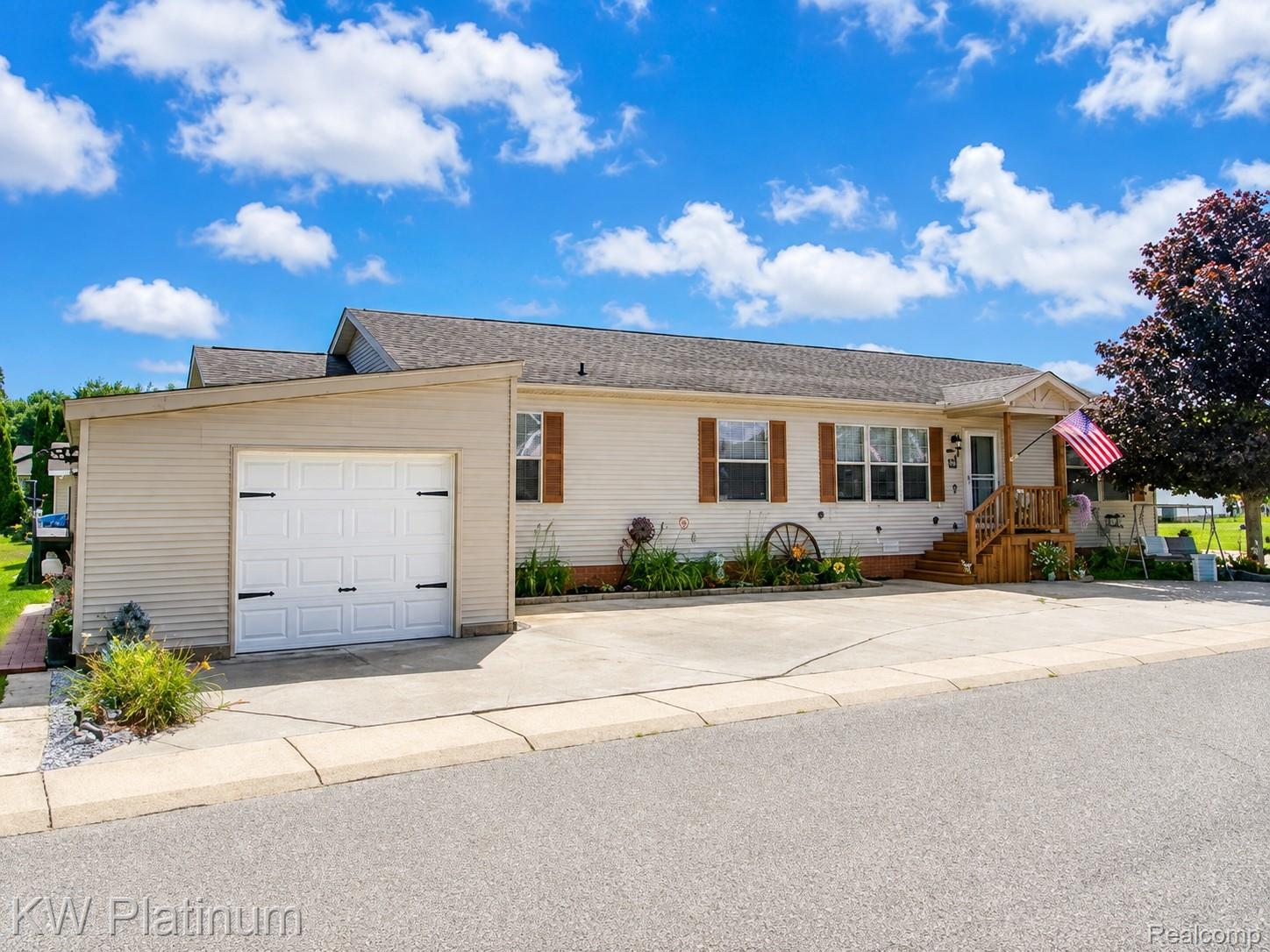 6196 Green Lake Court Property Photo 2