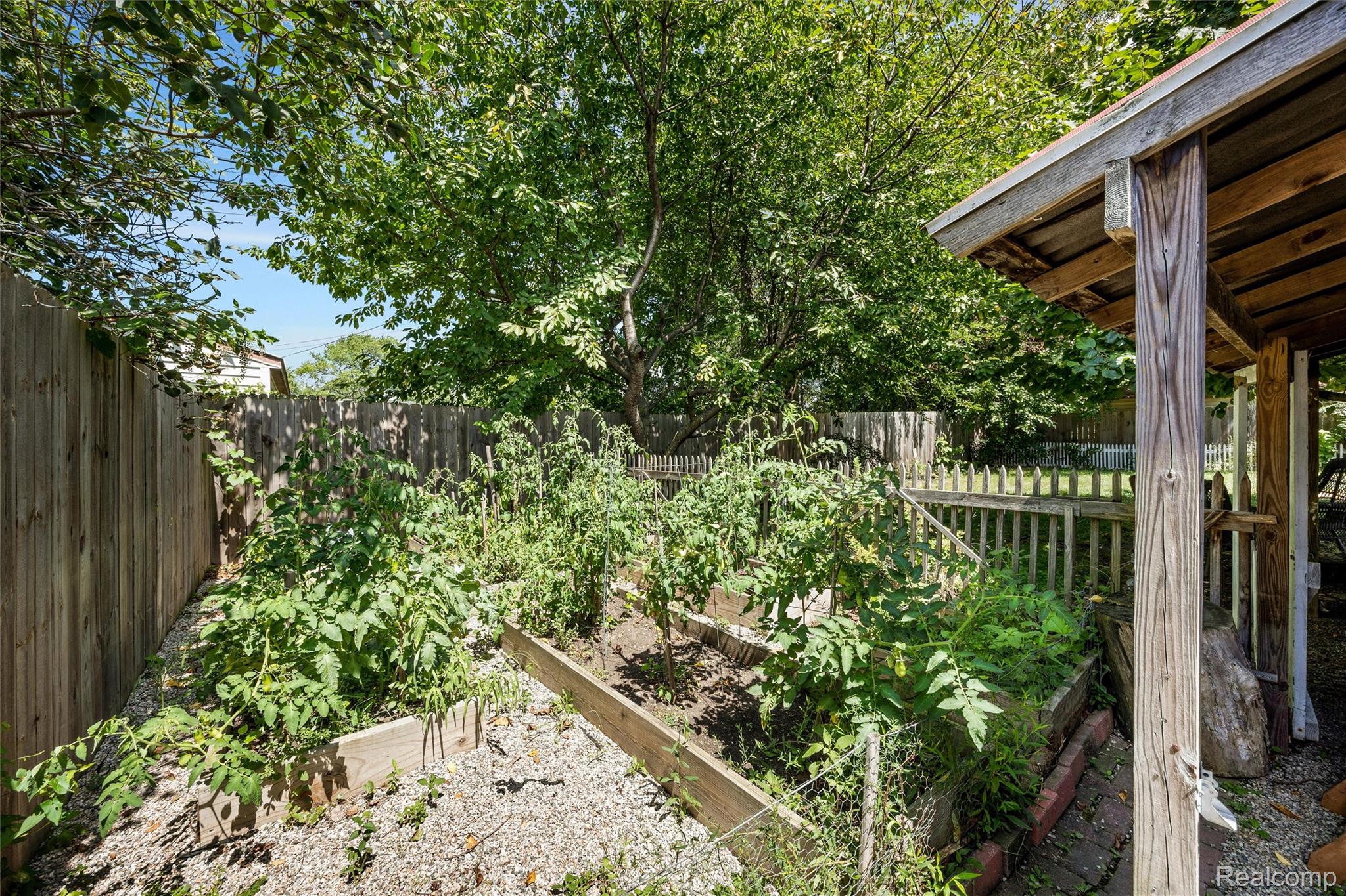 731 Spencer Street Property Photo 33