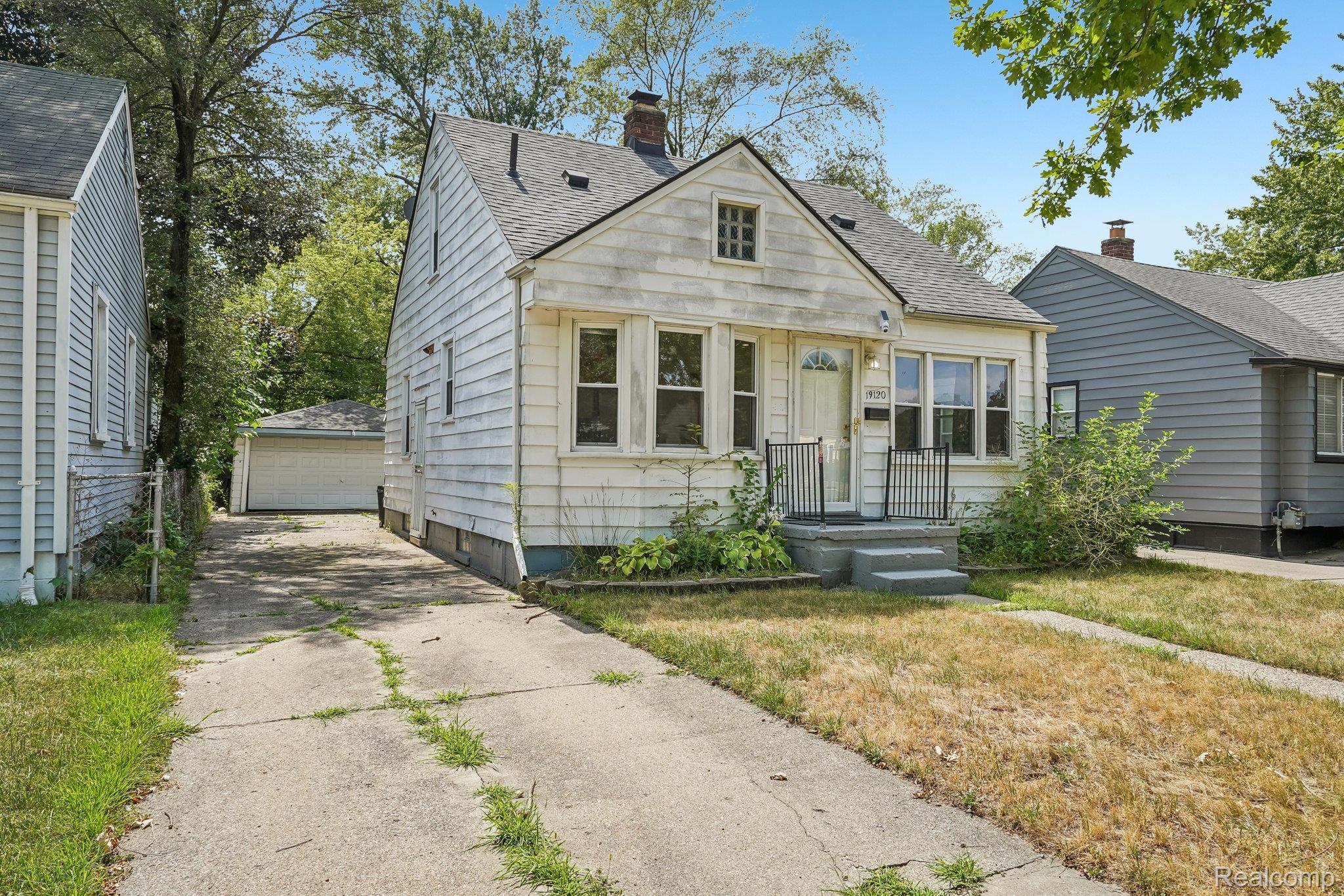 19120 Woodside Street Property Photo 1