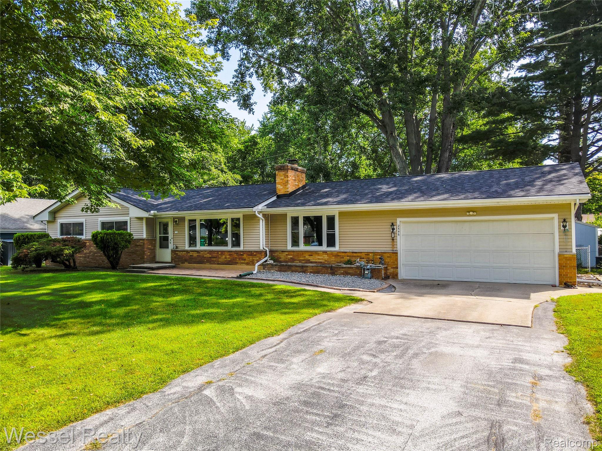 2546 Oakwood Drive Property Photo 1