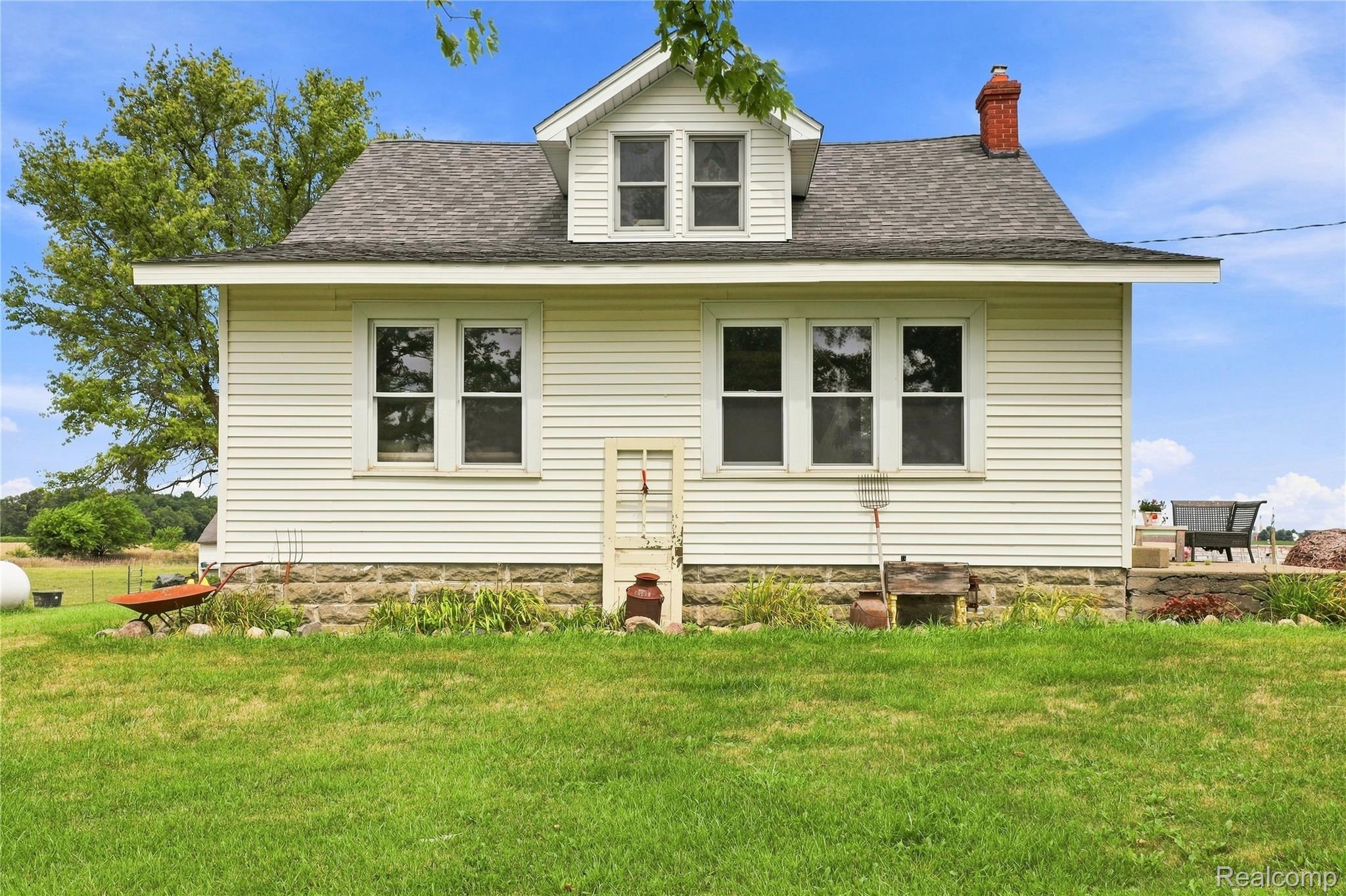 8647 Middleton Road Property Photo 1