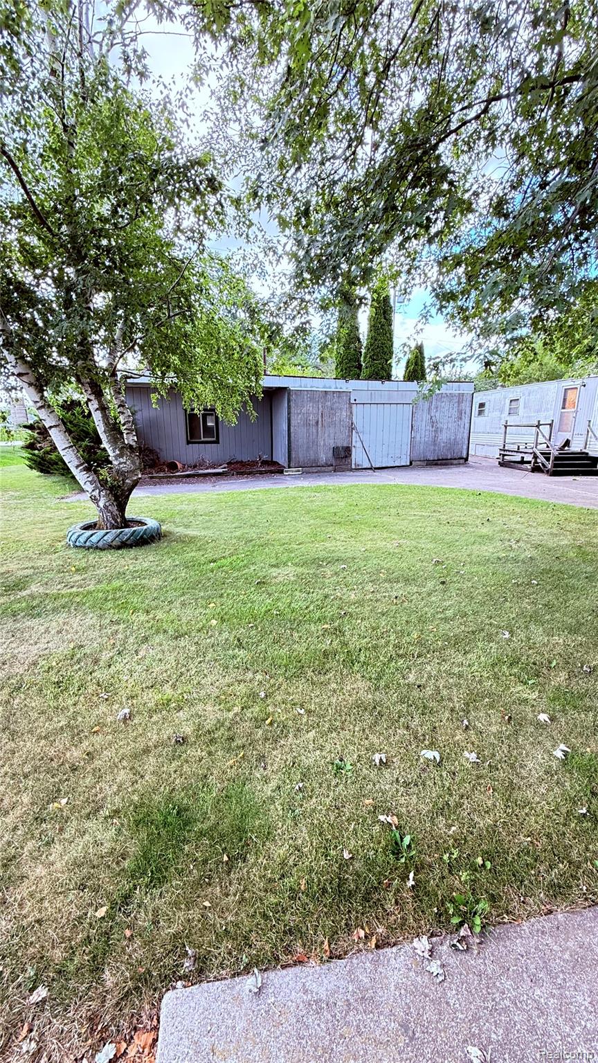8015 S Huron River Drive Property Photo 5