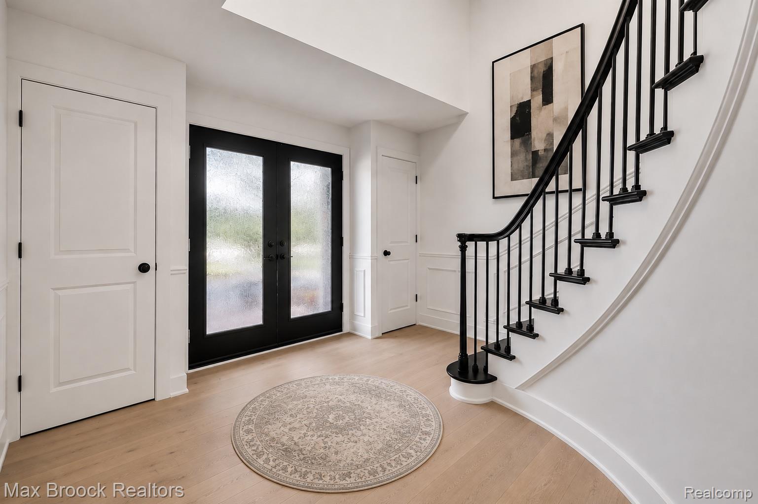 7244 Lahser Road Property Photo 6