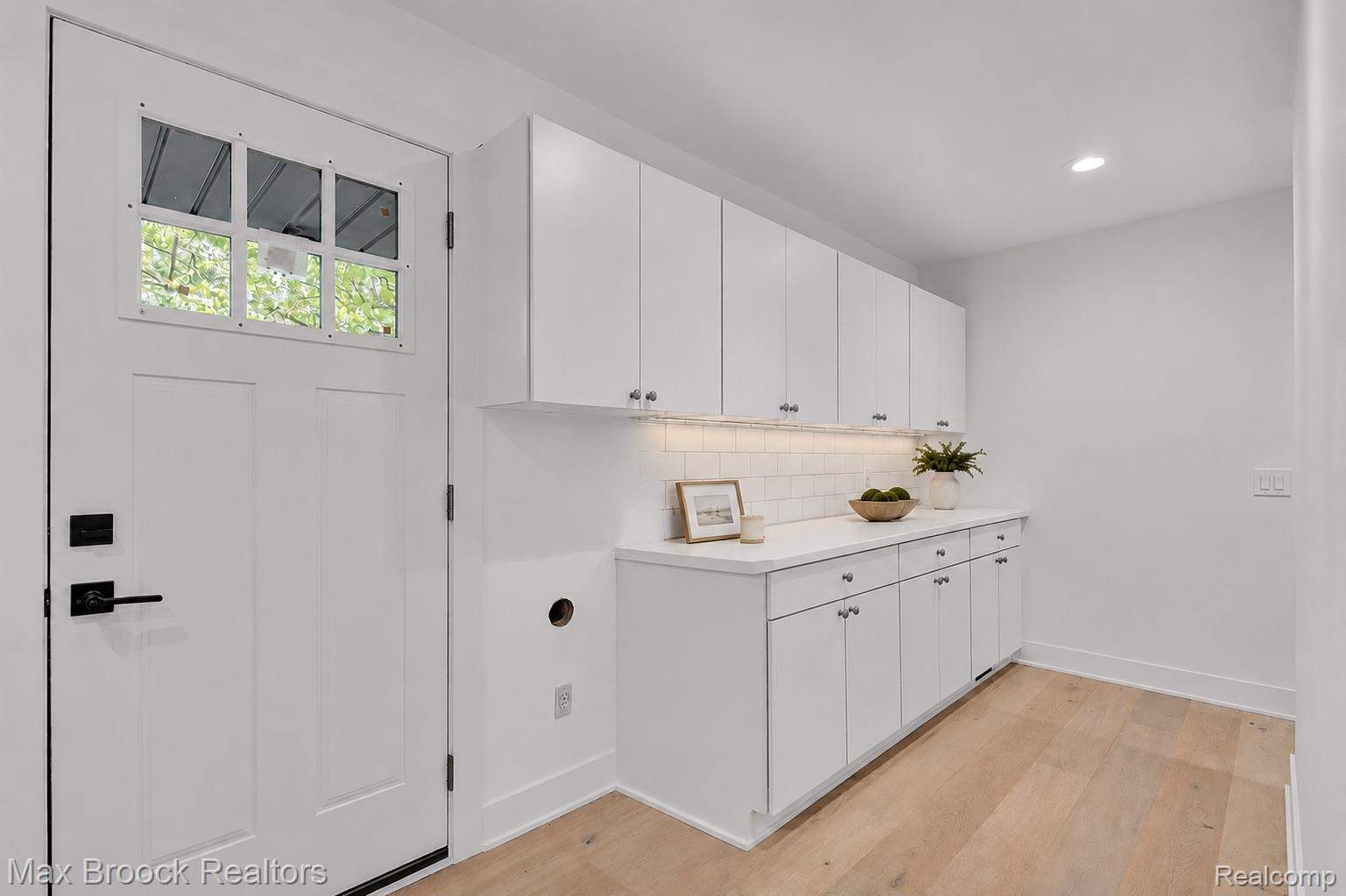 7244 Lahser Road Property Photo 18