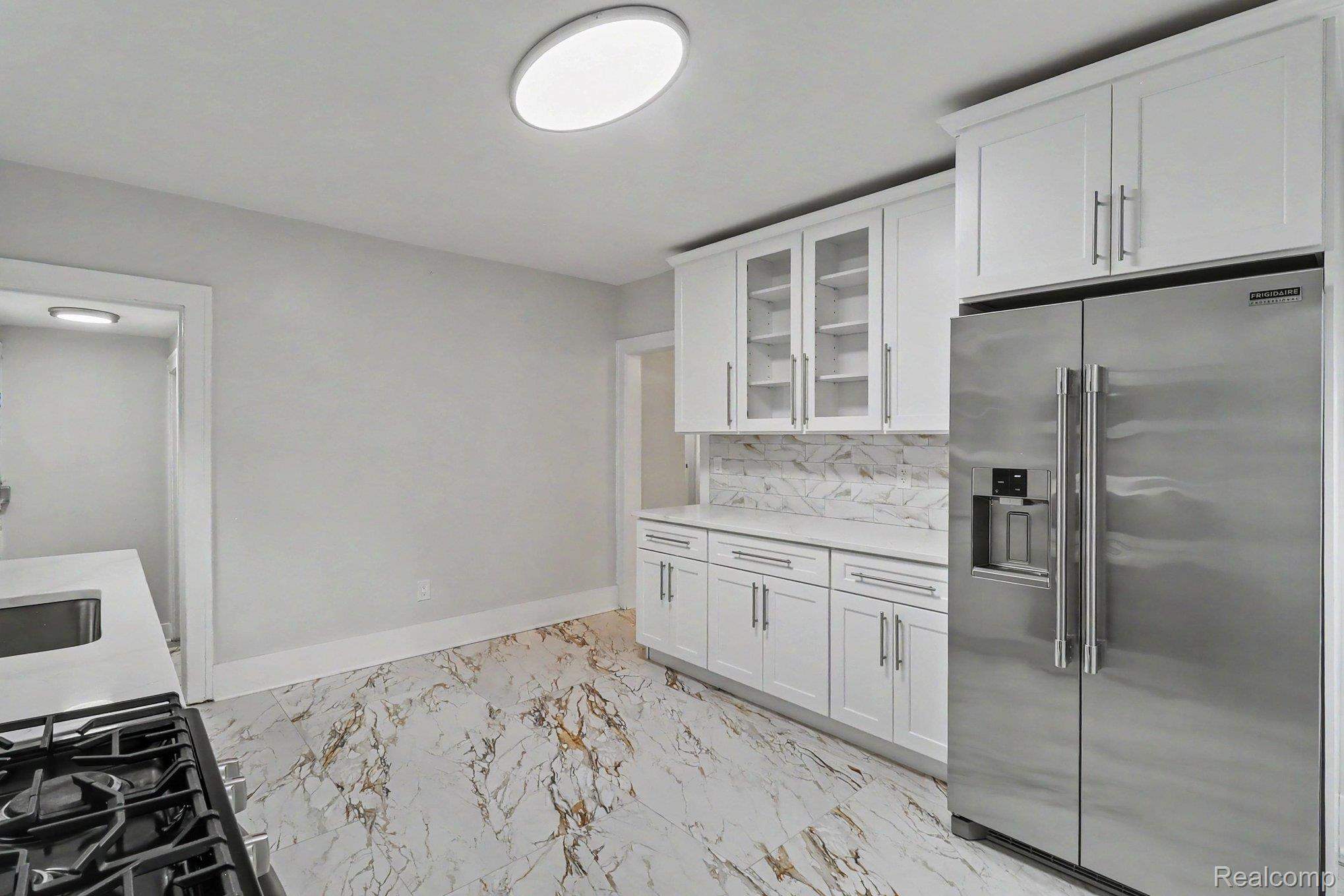 4251 Glendale Street Property Photo 7