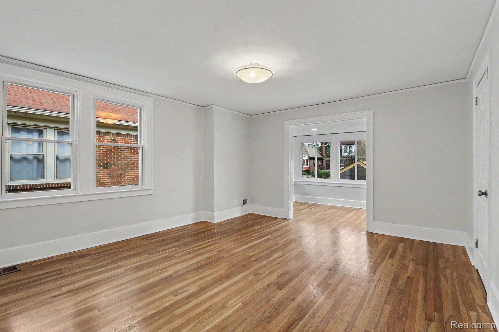 4251 Glendale Street Property Photo 10