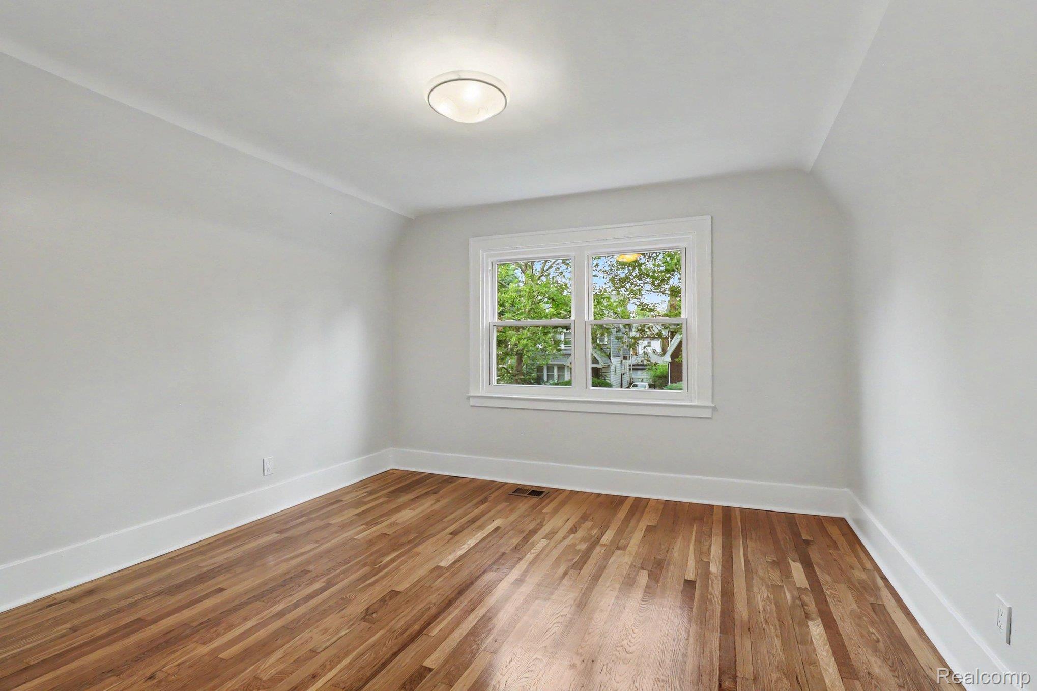 4251 Glendale Street Property Photo 14