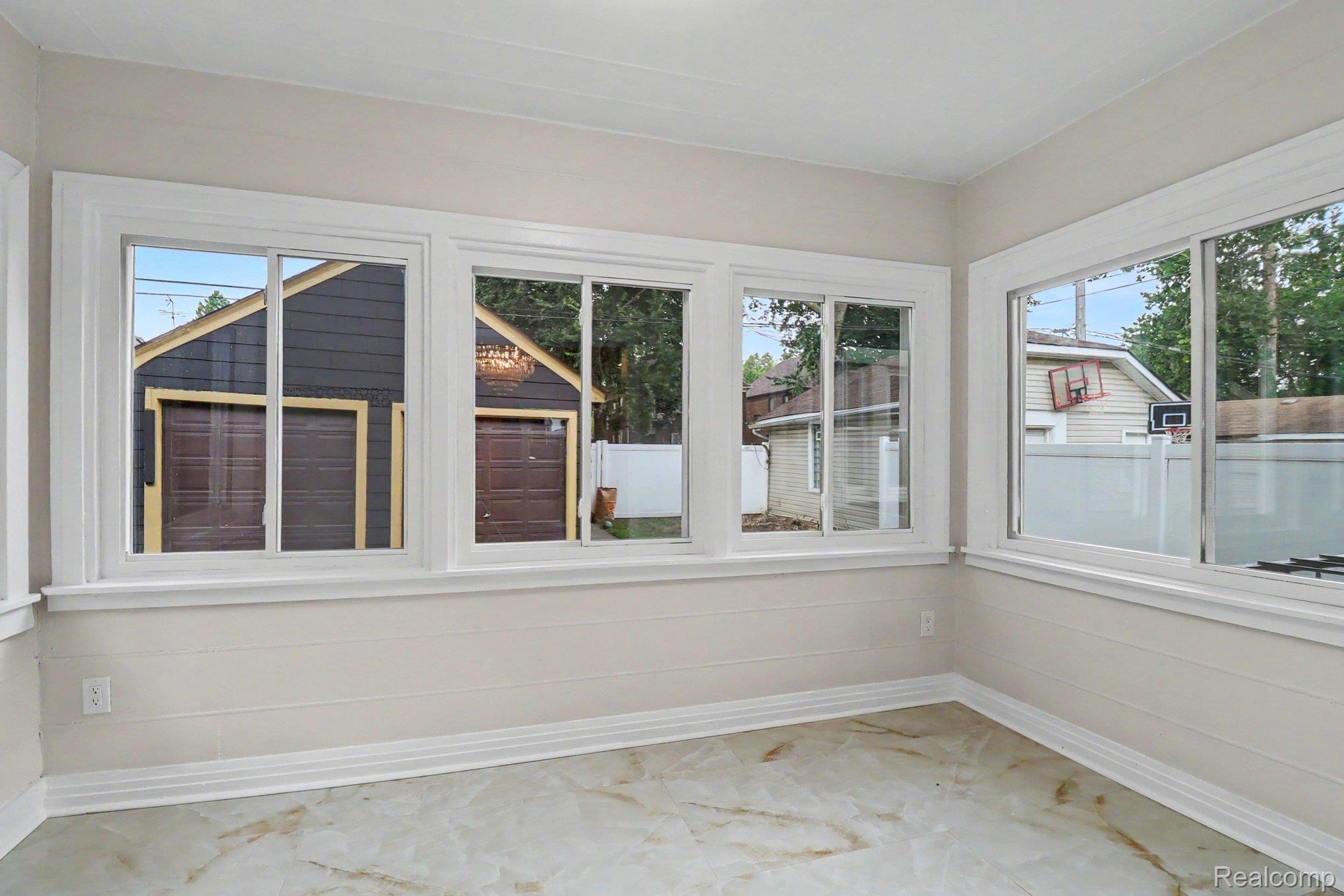 4251 Glendale Street Property Photo 16