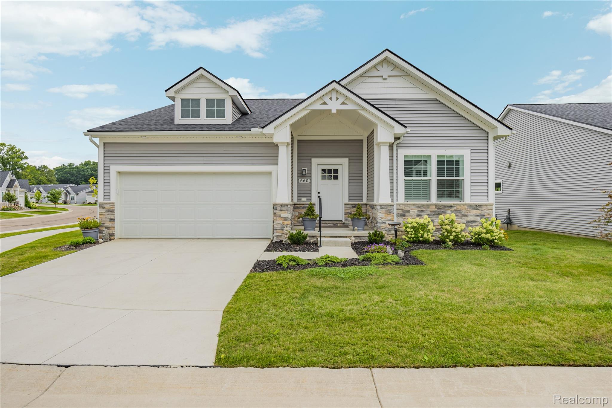 660 Bristol Drive Property Photo 1