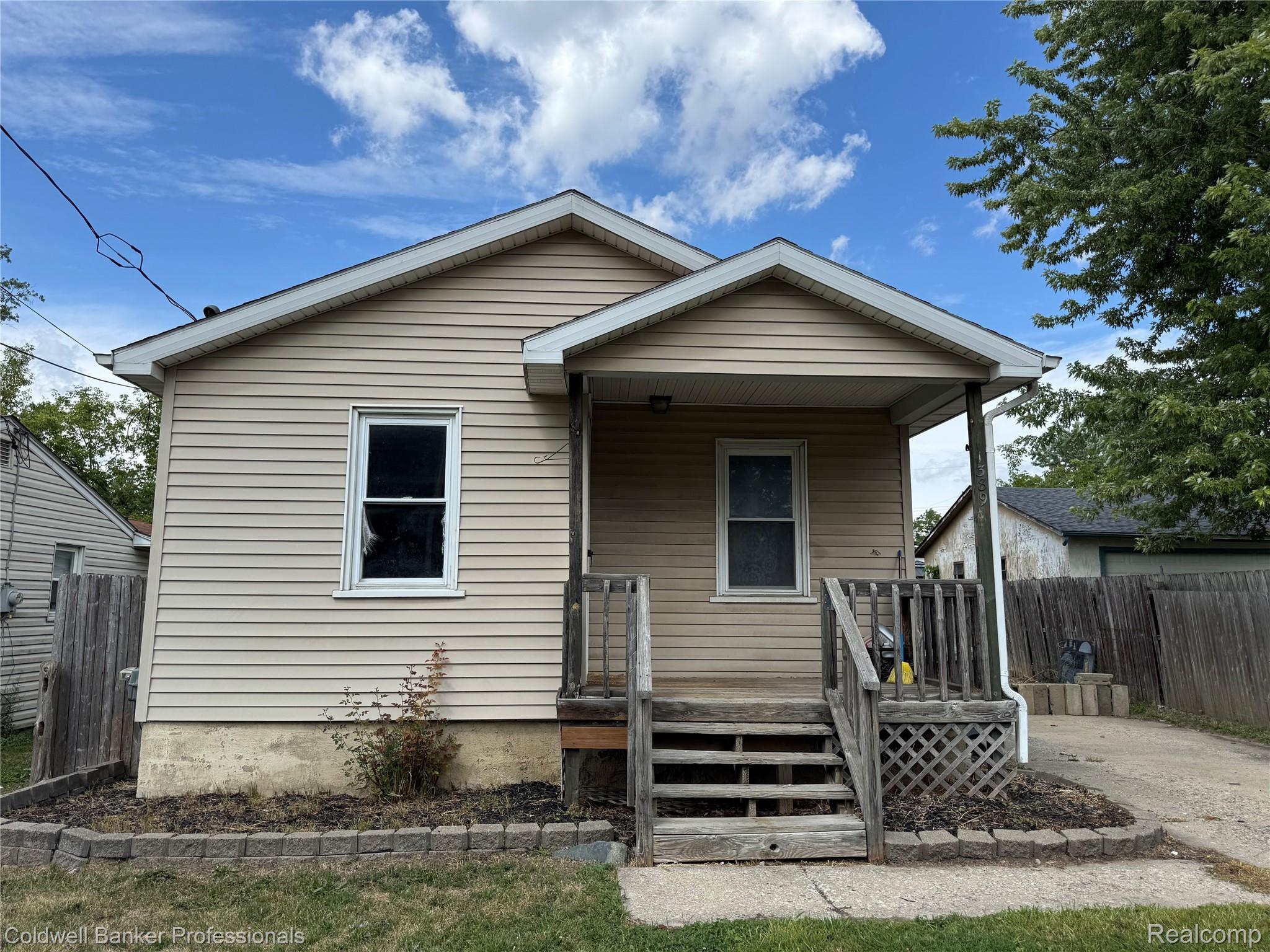 1389 Norton Street Property Photo 1