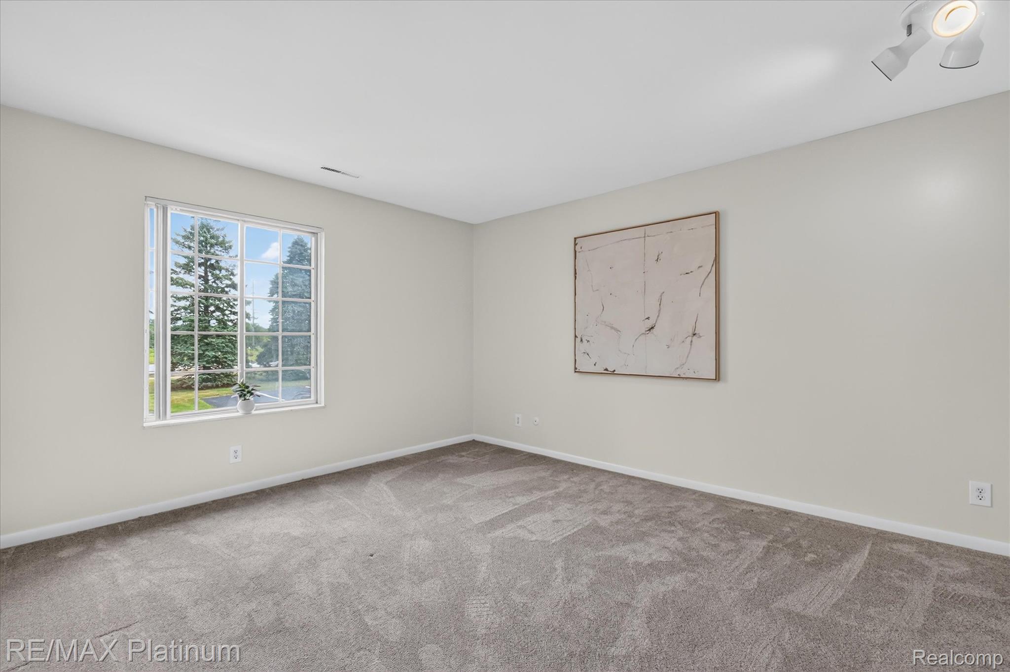 407 W Highland Road 3 Property Photo 13