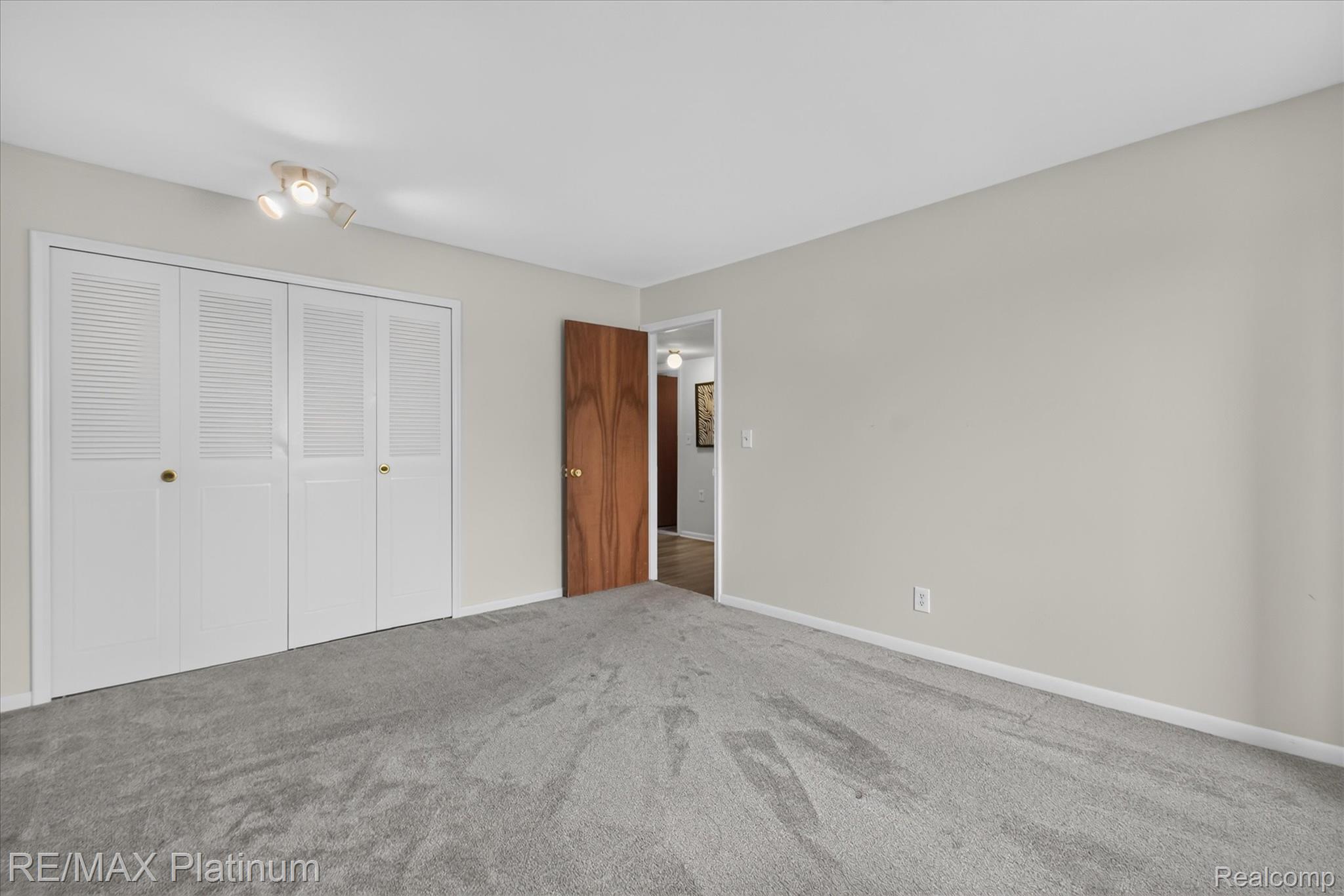 407 W Highland Road 3 Property Photo 14