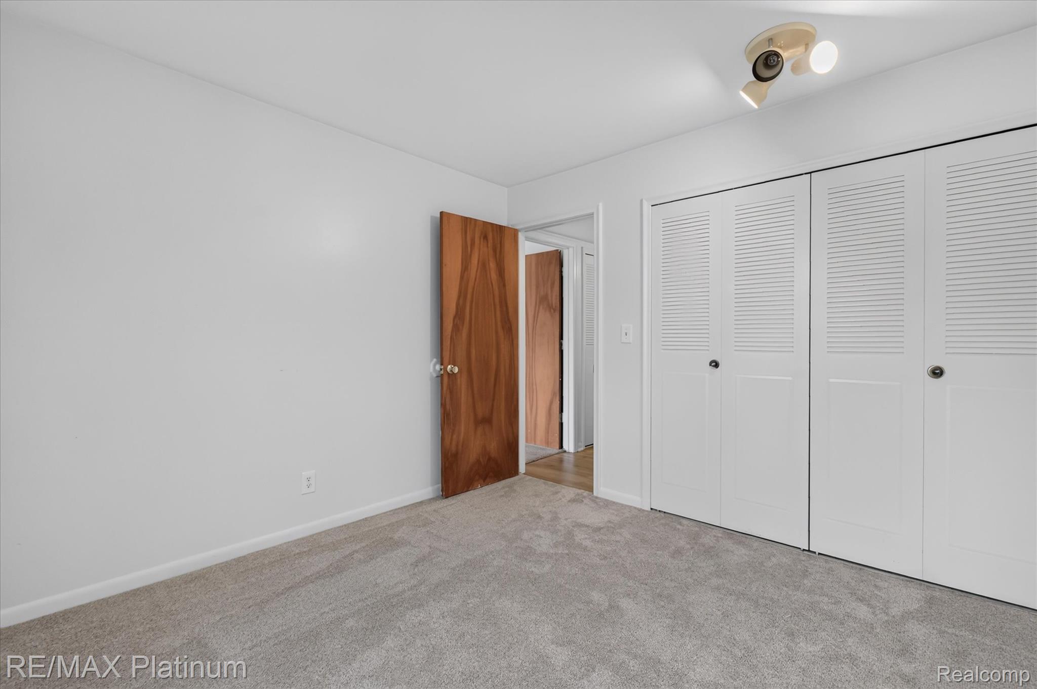 407 W Highland Road 3 Property Photo 18