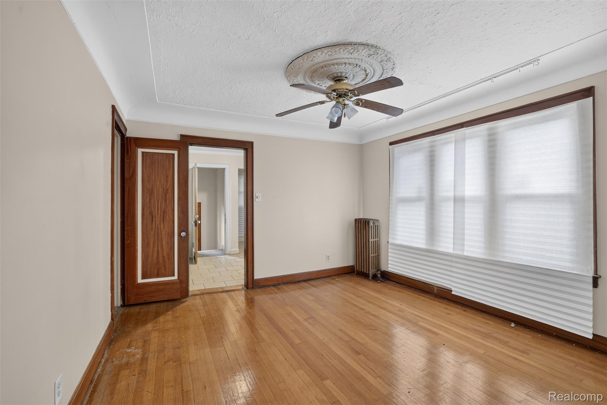 5572 Kensington Avenue Property Photo 5