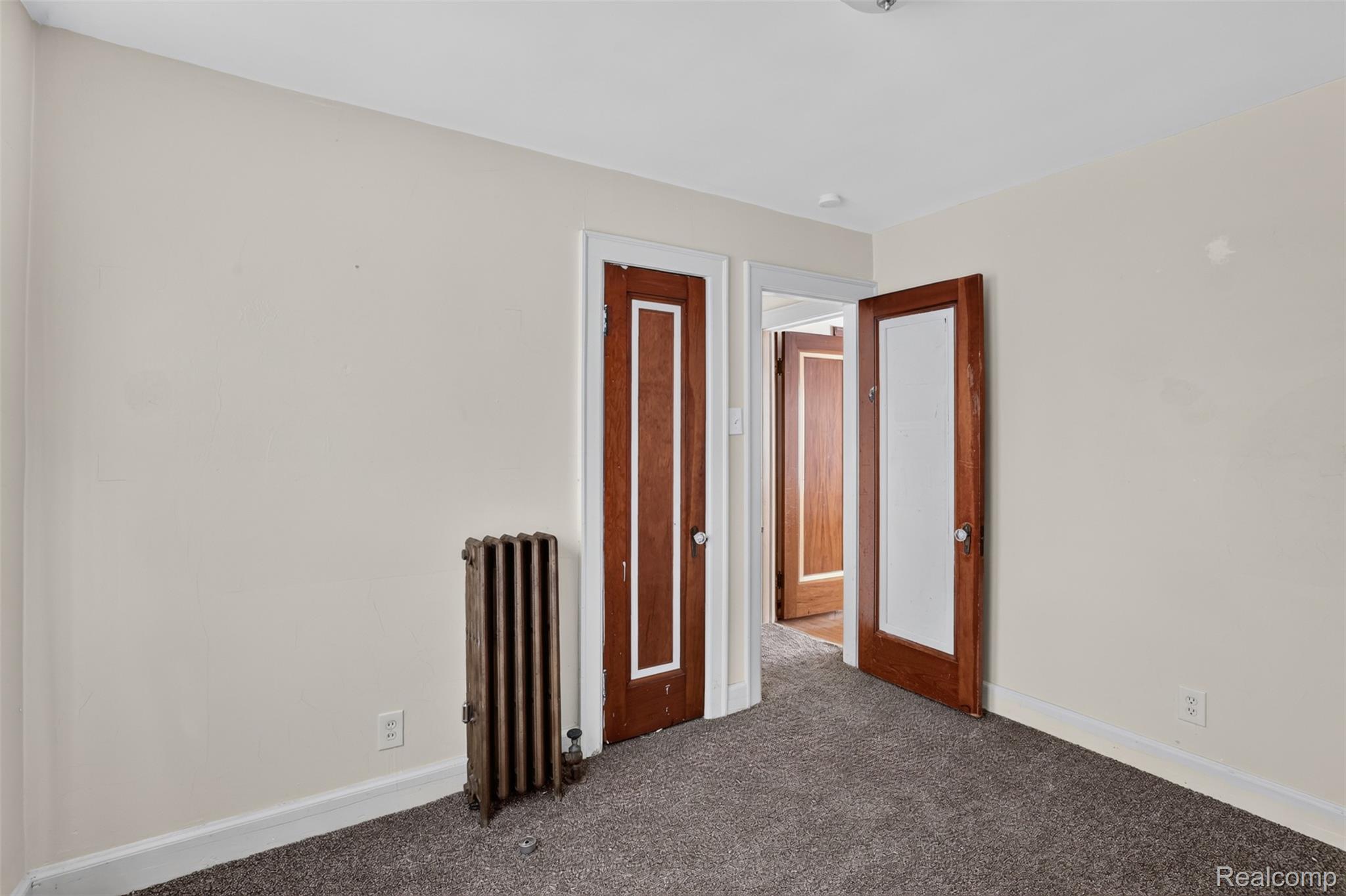 5572 Kensington Avenue Property Photo 10