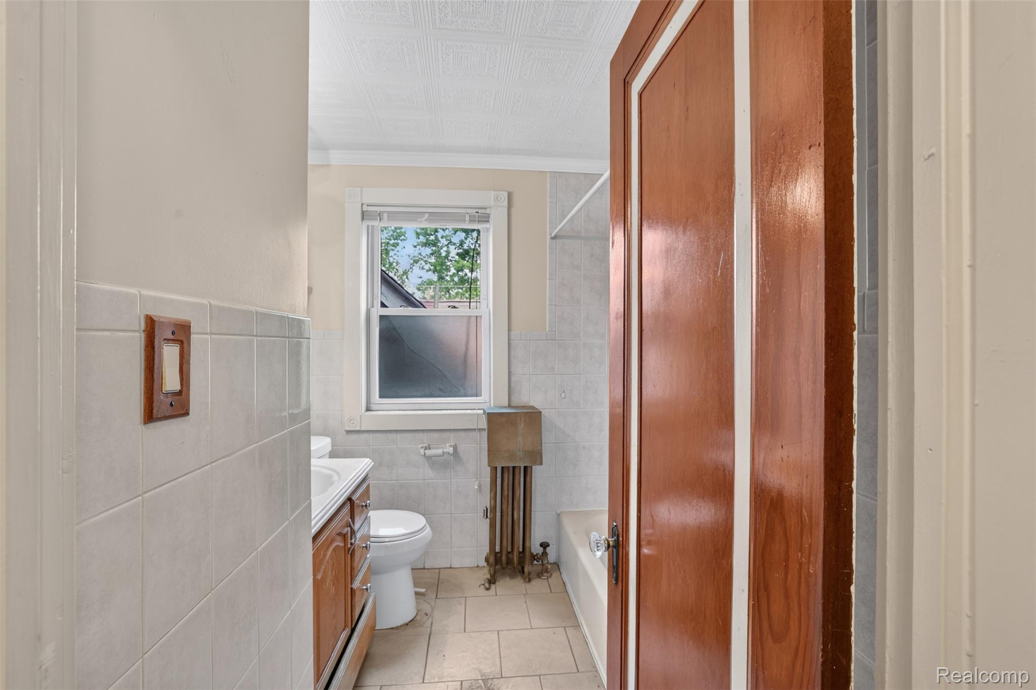 5572 Kensington Avenue Property Photo 11