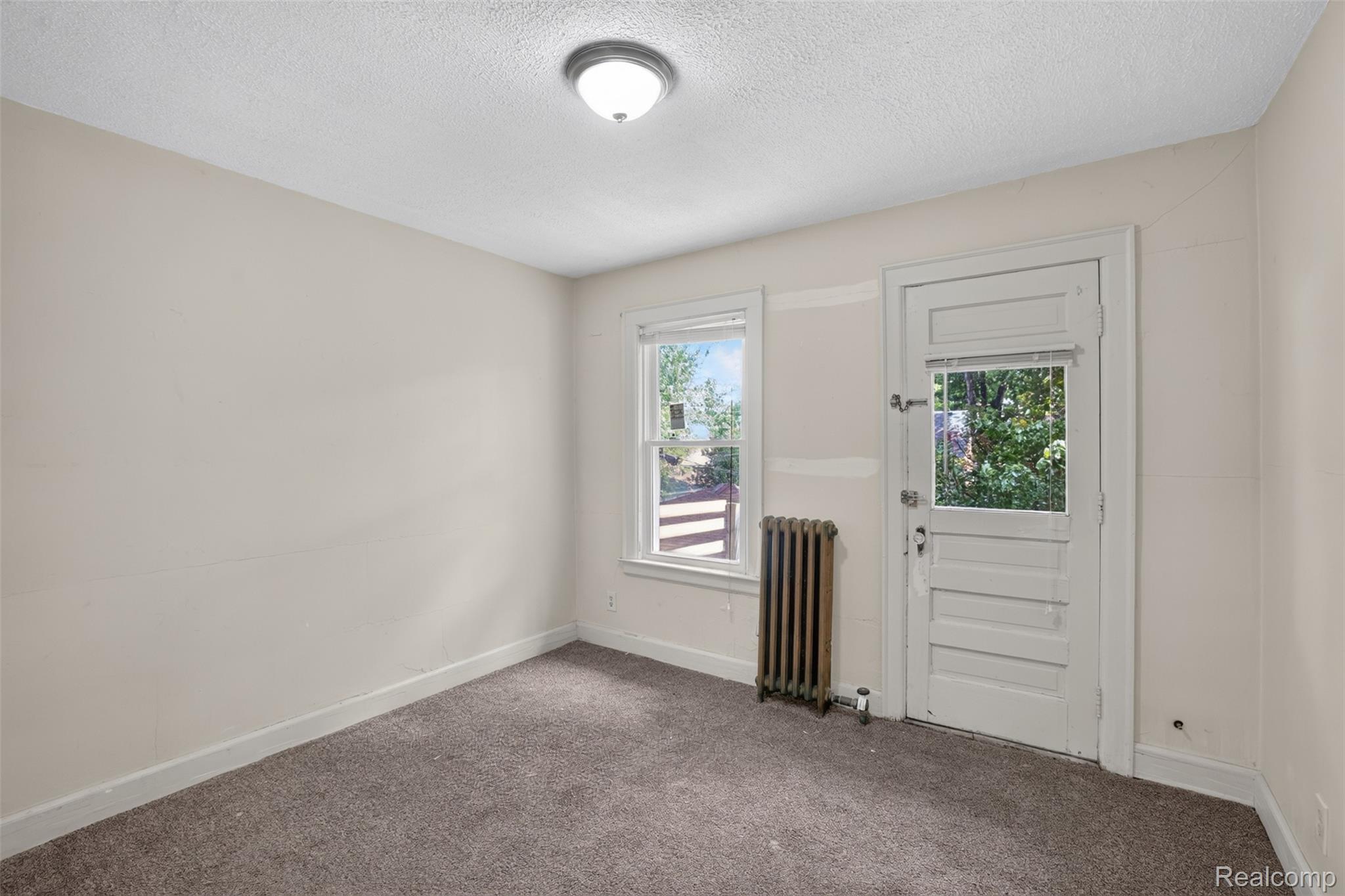 5572 Kensington Avenue Property Photo 13