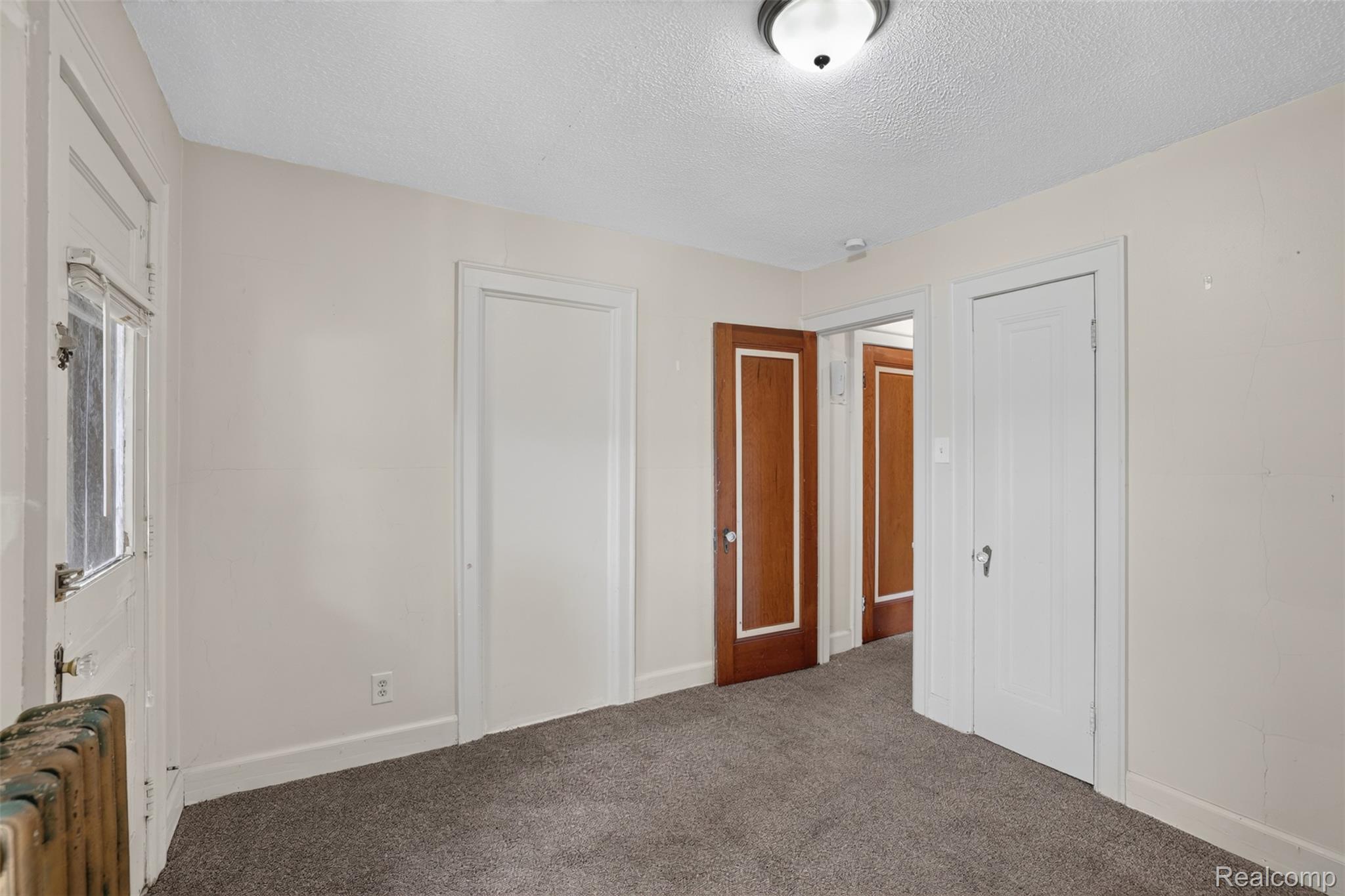 5572 Kensington Avenue Property Photo 14