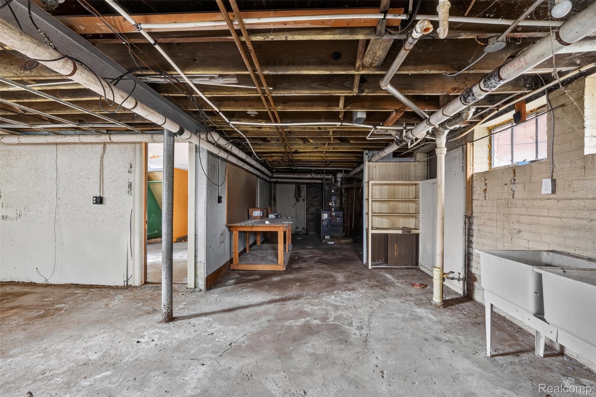 5572 Kensington Avenue Property Photo 15