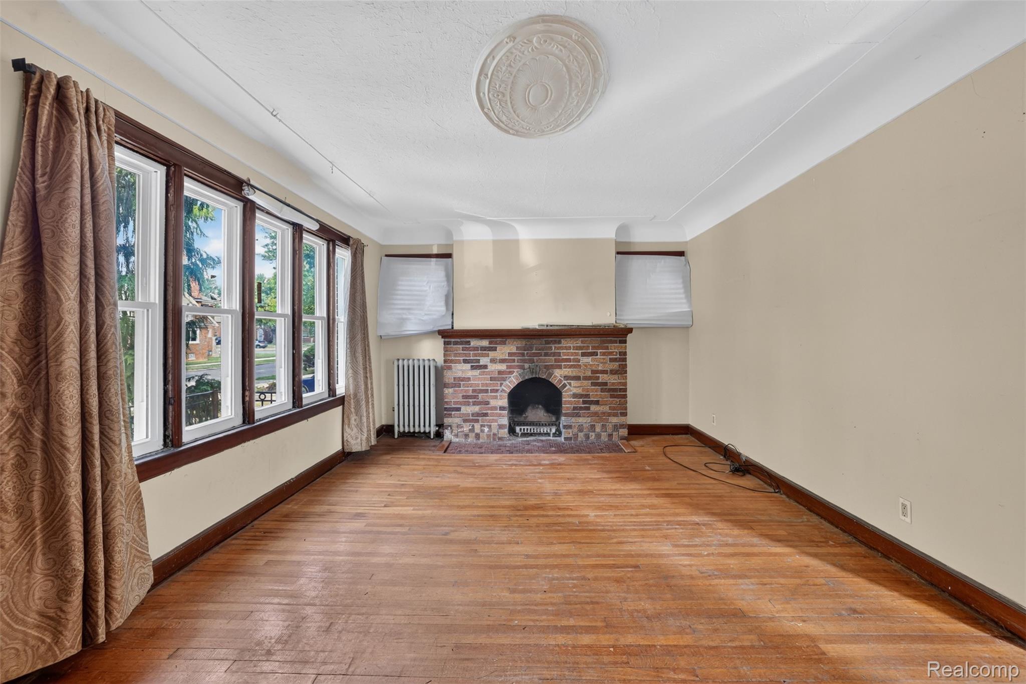 5572 Kensington Avenue Property Photo 18