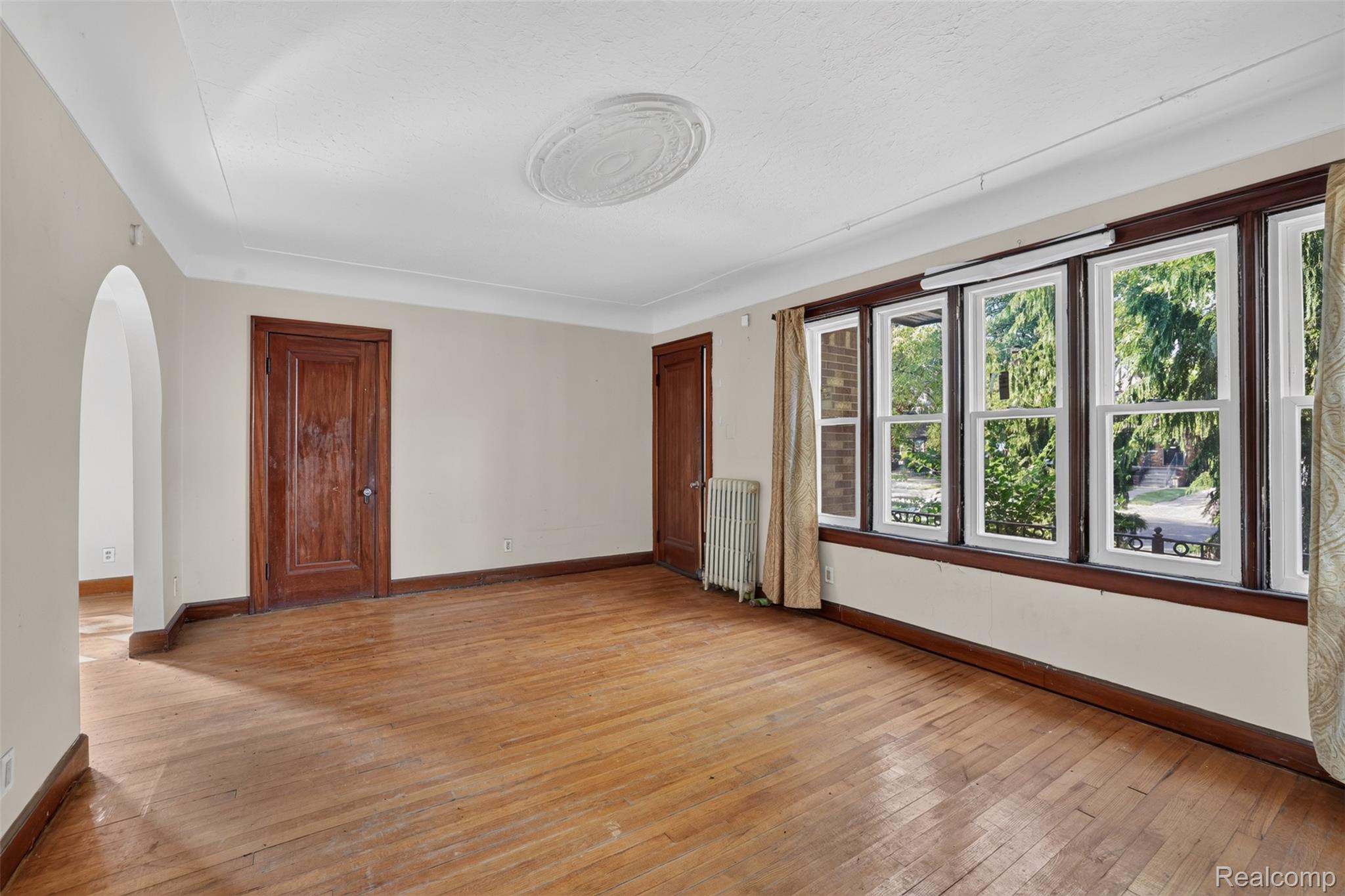 5572 Kensington Avenue Property Photo 19