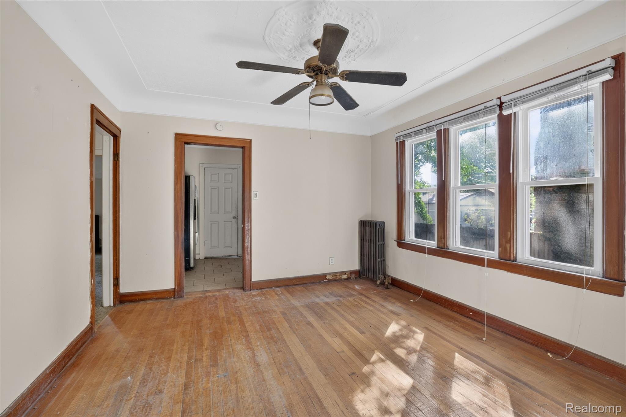 5572 Kensington Avenue Property Photo 20