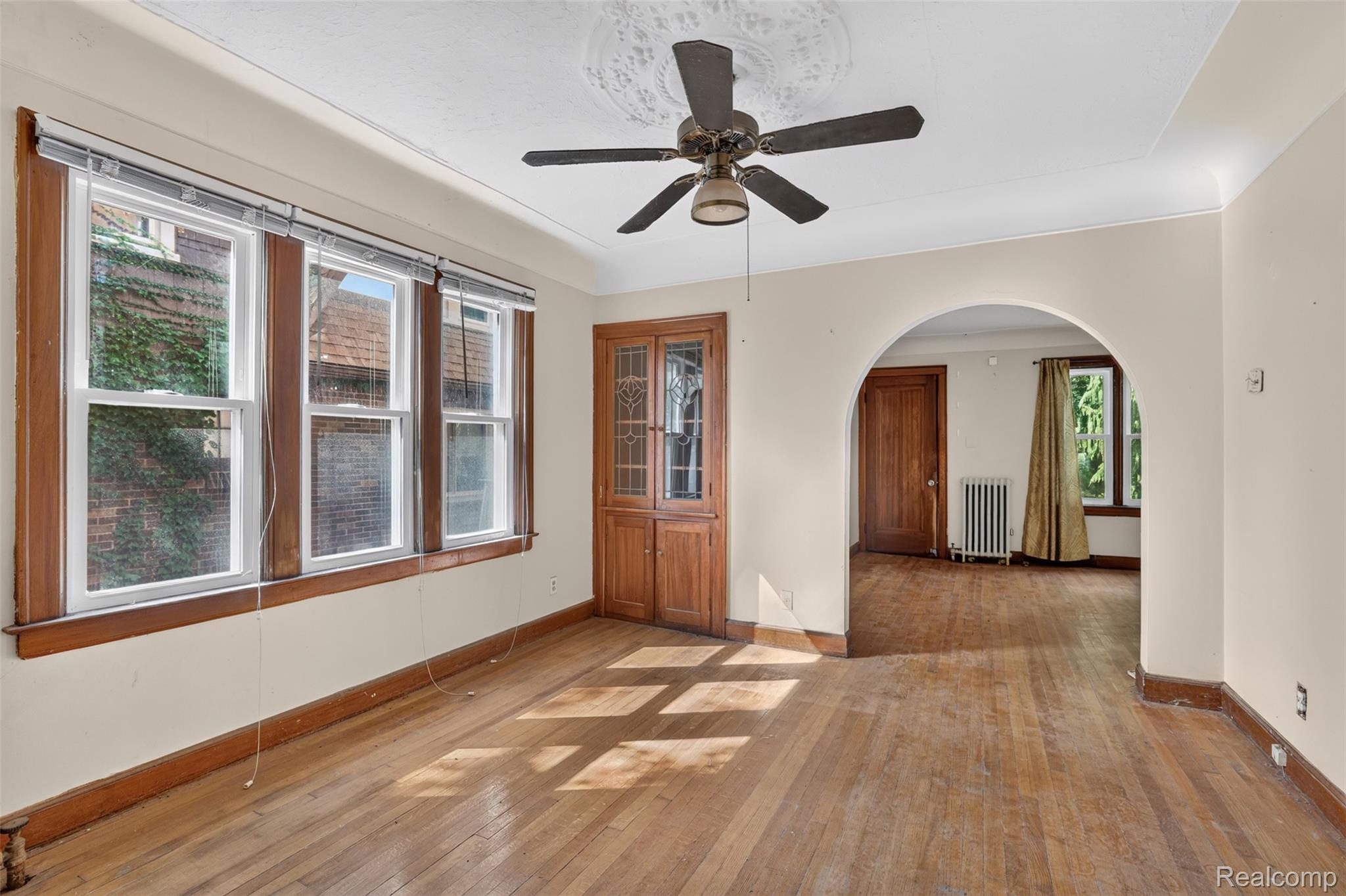 5572 Kensington Avenue Property Photo 21
