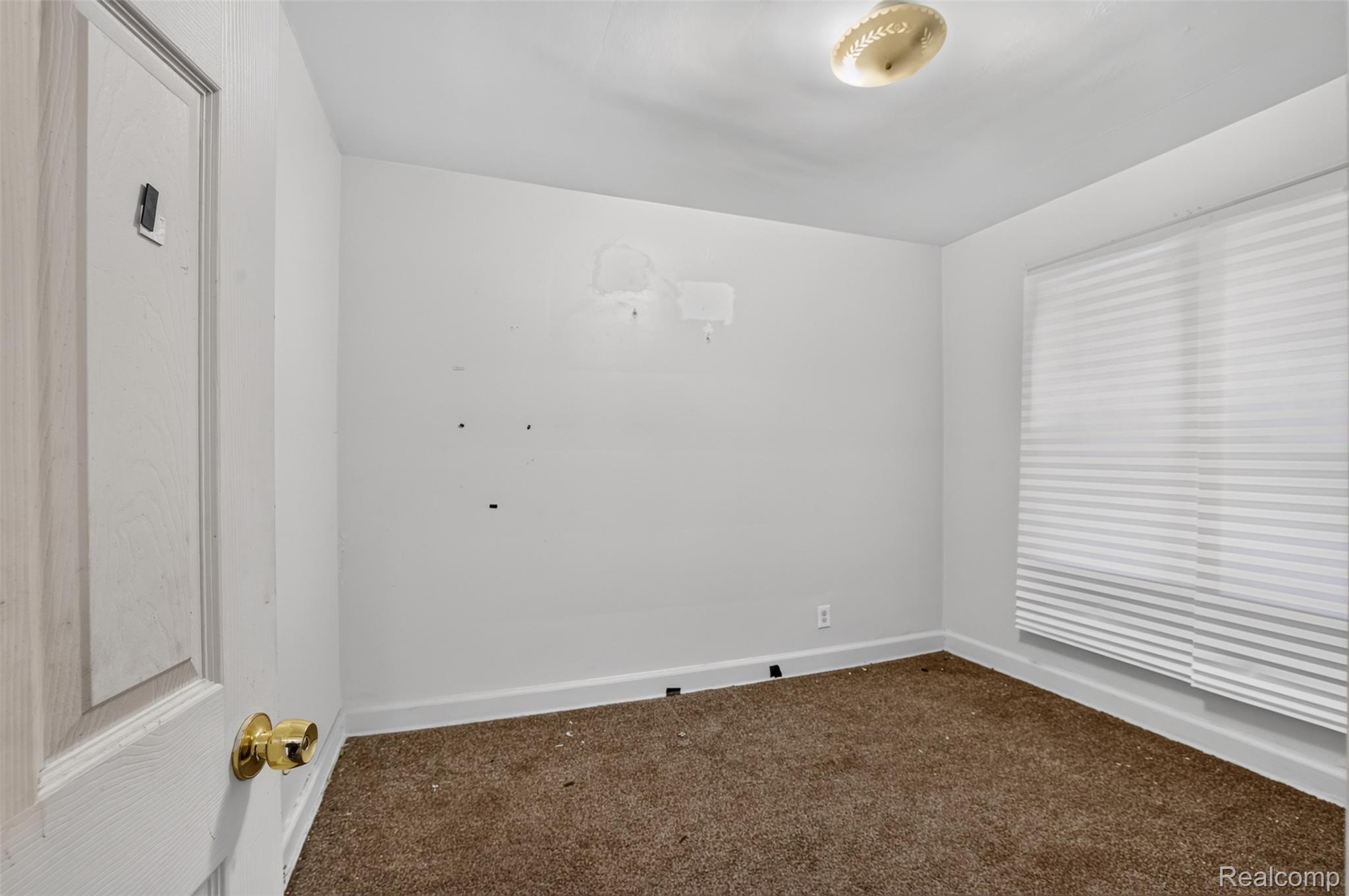 5572 Kensington Avenue Property Photo 22