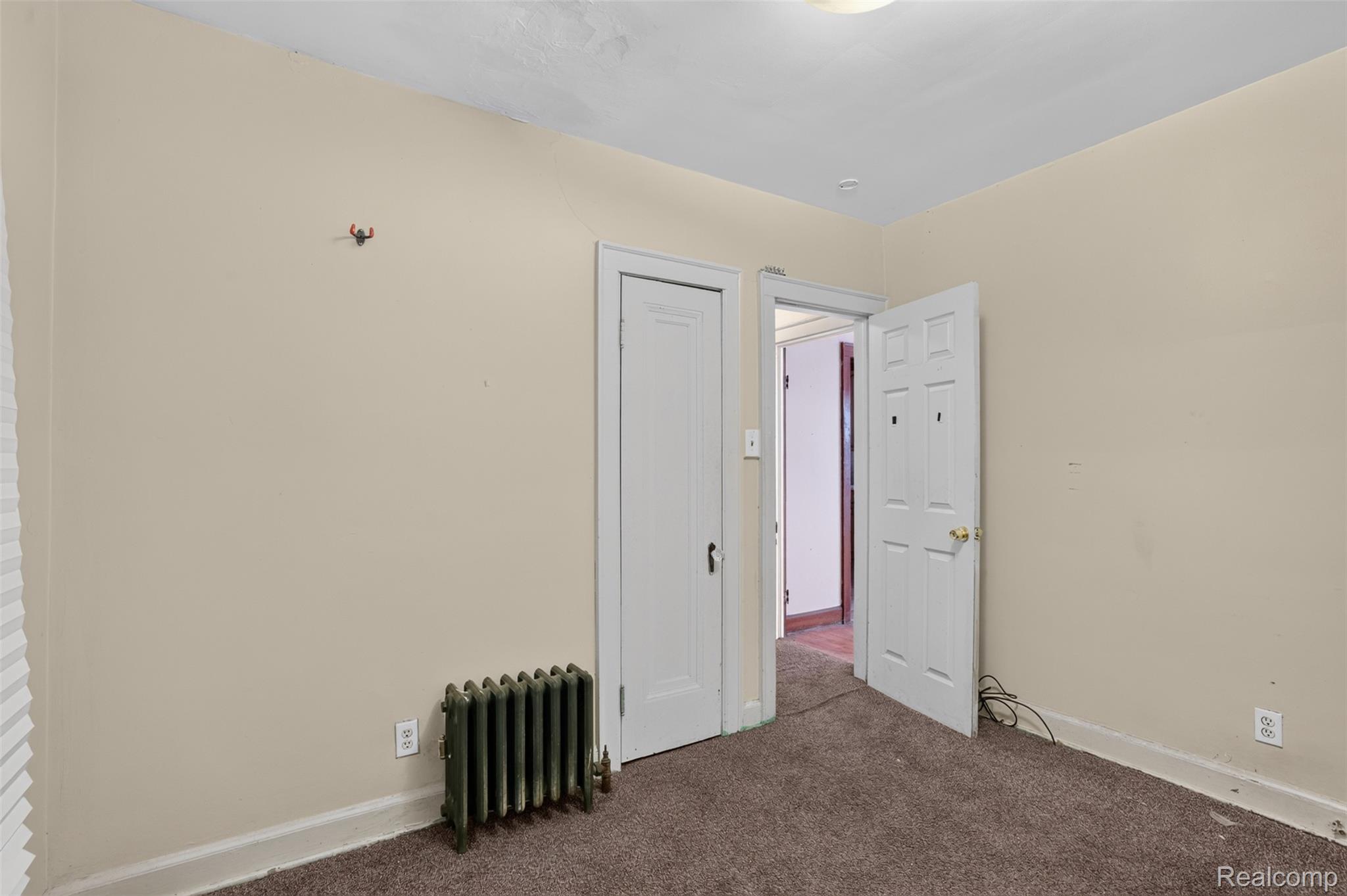 5572 Kensington Avenue Property Photo 23