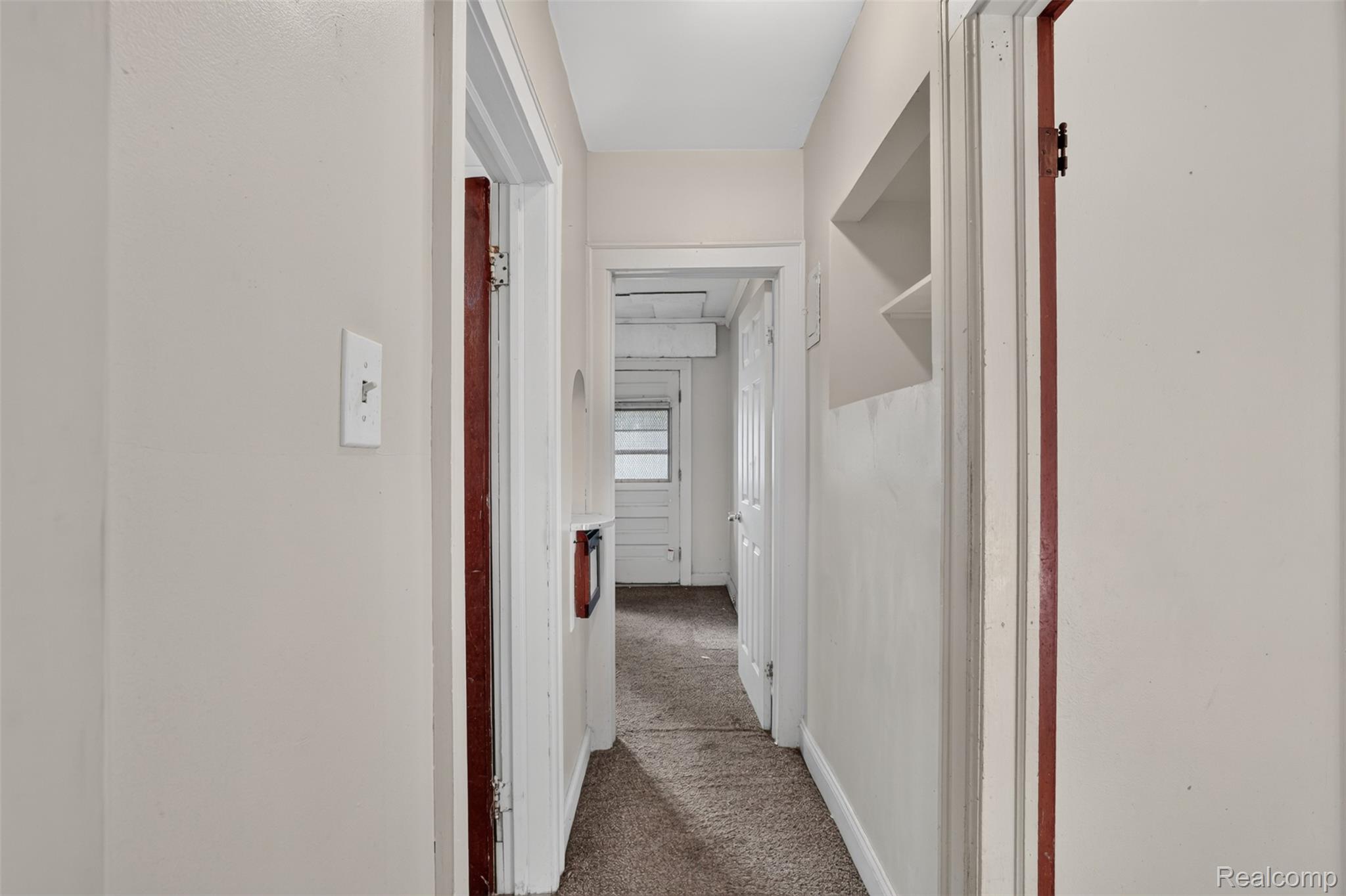 5572 Kensington Avenue Property Photo 24