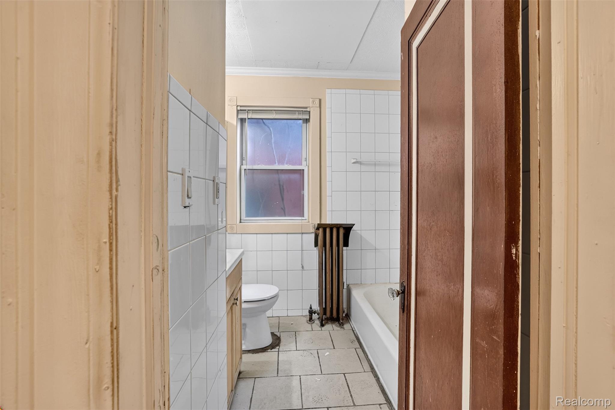 5572 Kensington Avenue Property Photo 25