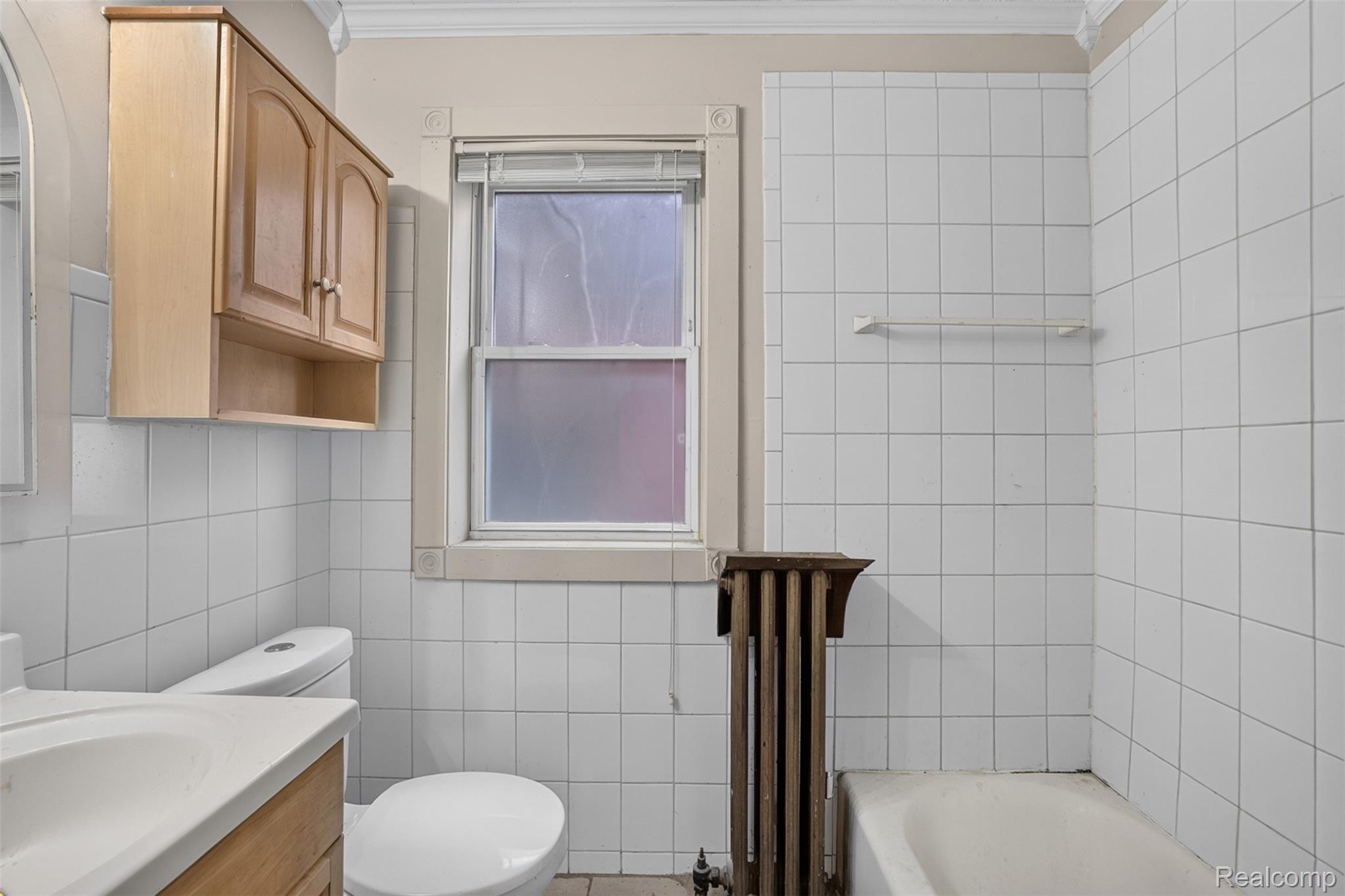 5572 Kensington Avenue Property Photo 26