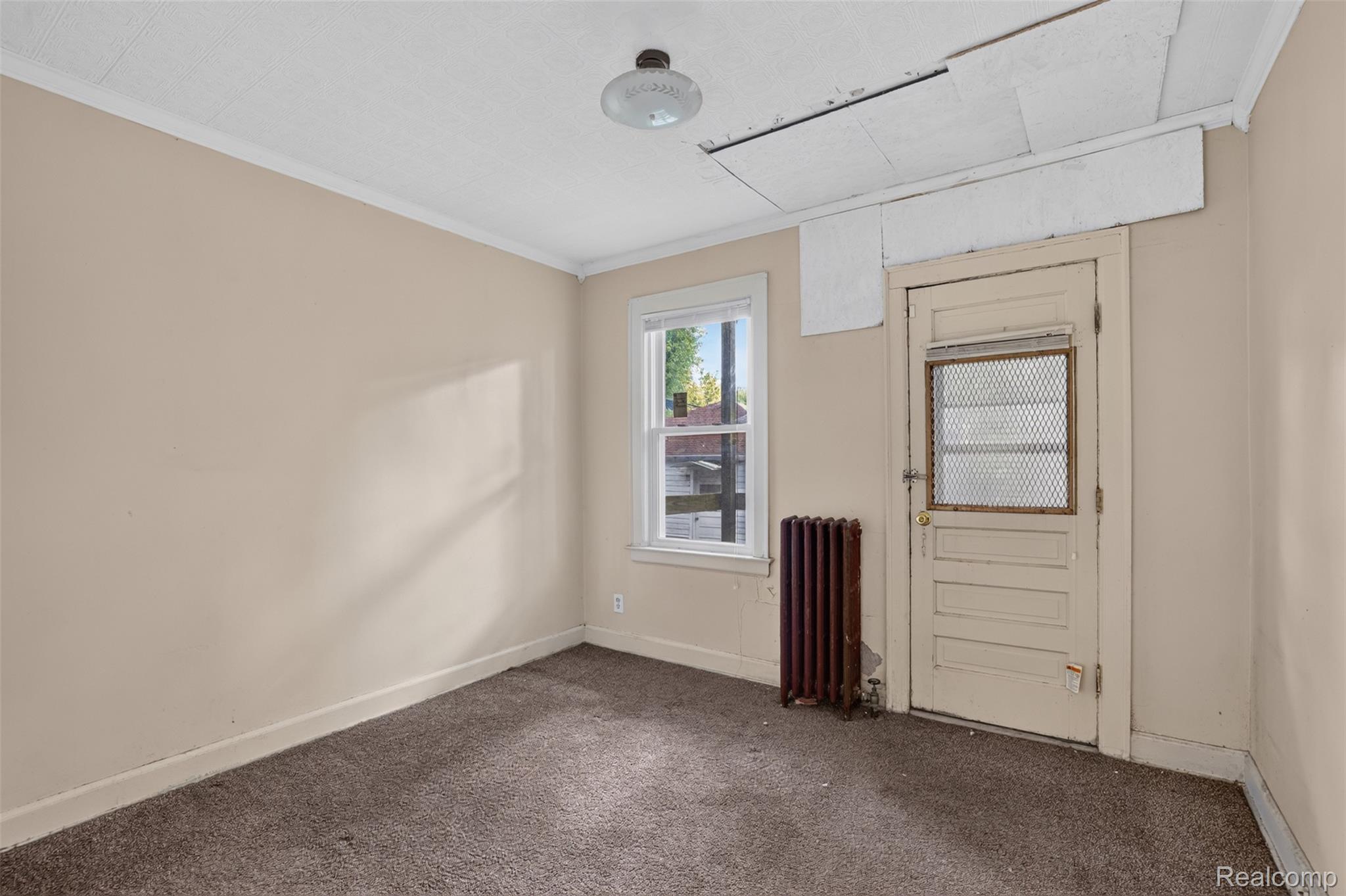 5572 Kensington Avenue Property Photo 27