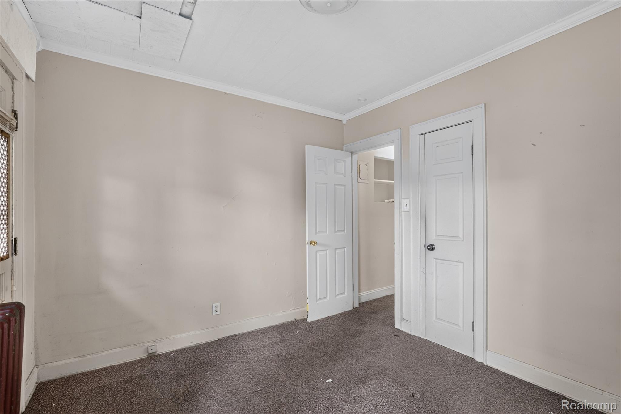 5572 Kensington Avenue Property Photo 28