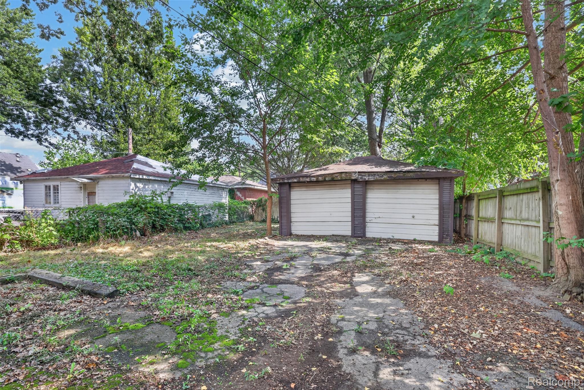 5572 Kensington Avenue Property Photo 31